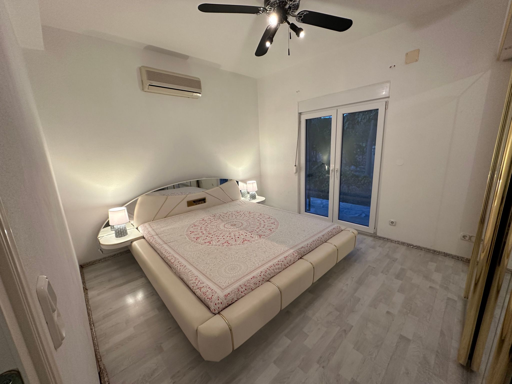 Tanjas Paradise-Inside