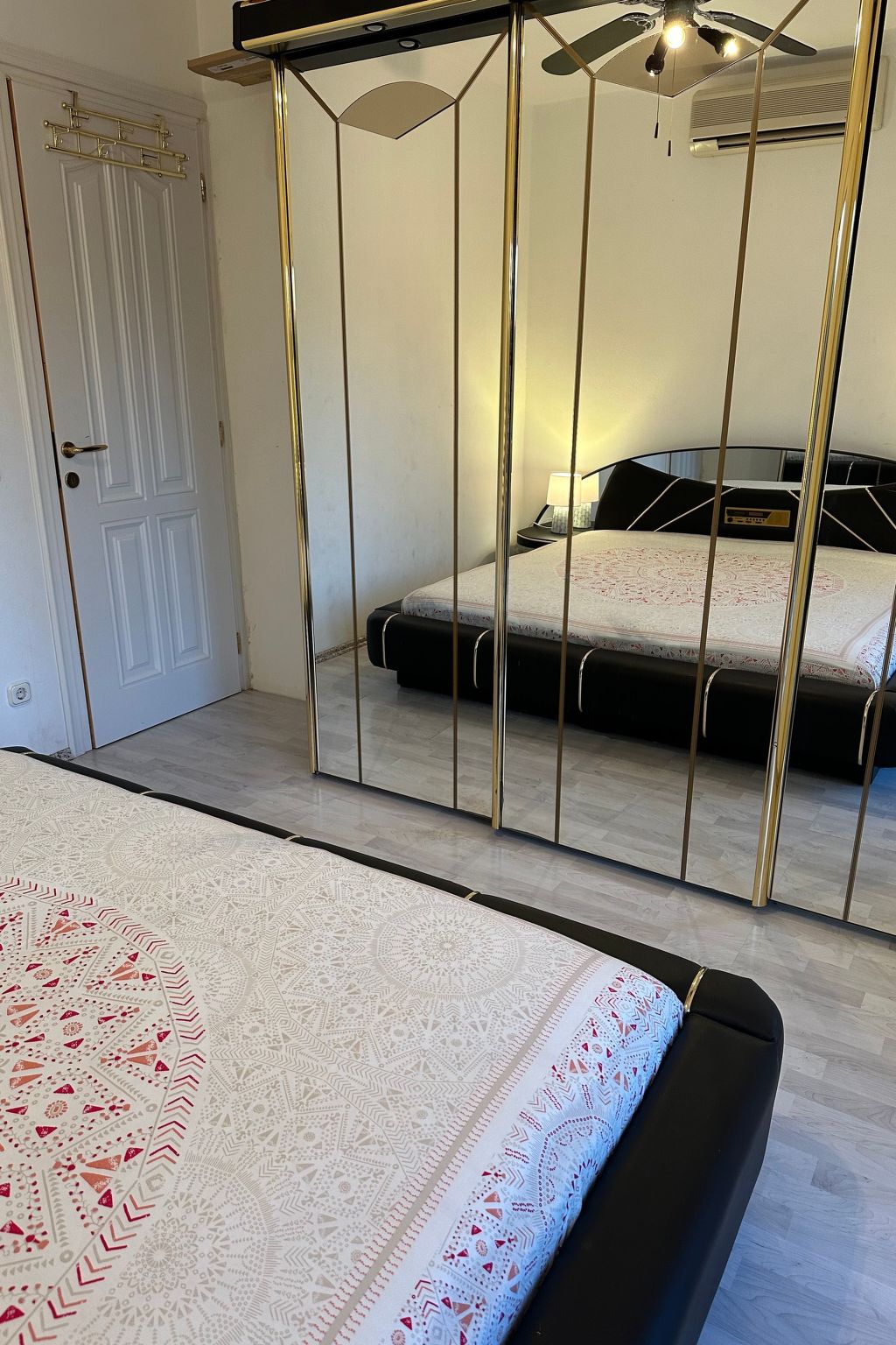 Tanjas Paradise-Inside