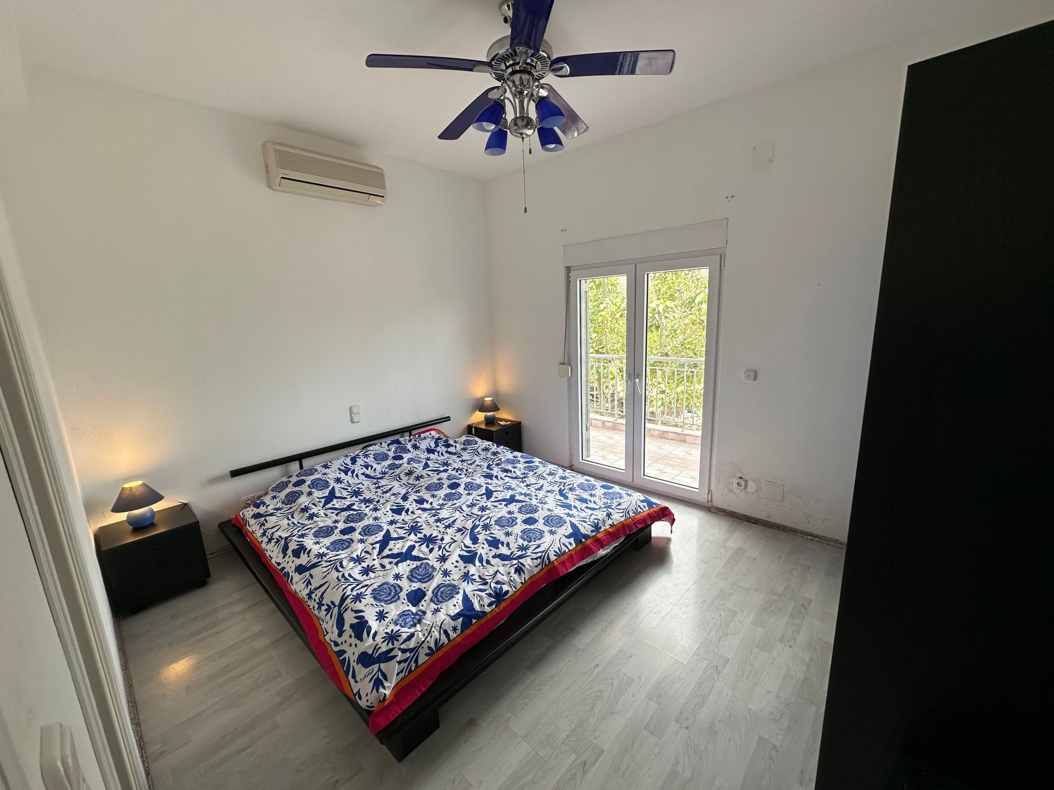 Tanjas Paradise-Inside