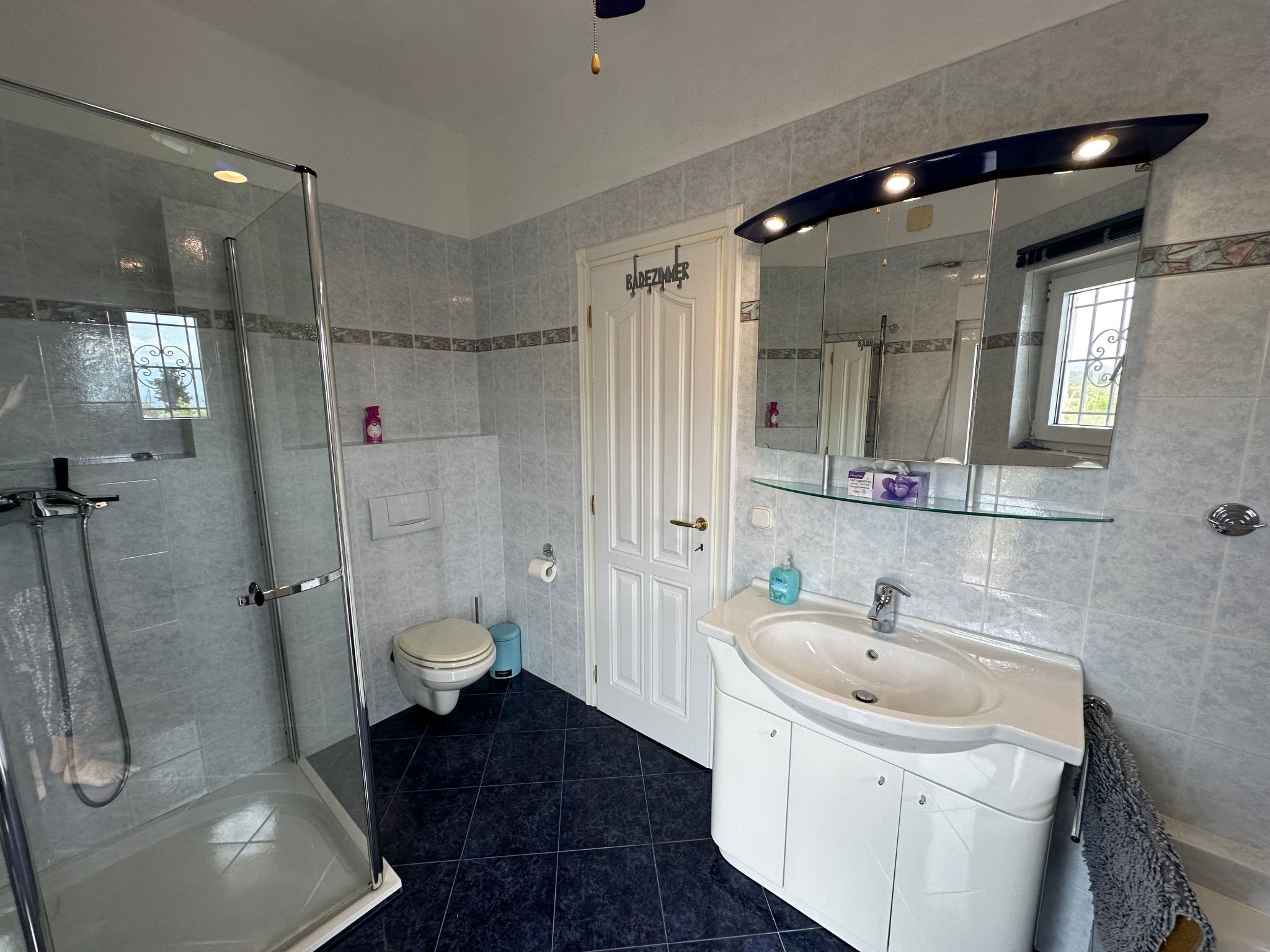 Tanjas Paradise-Inside