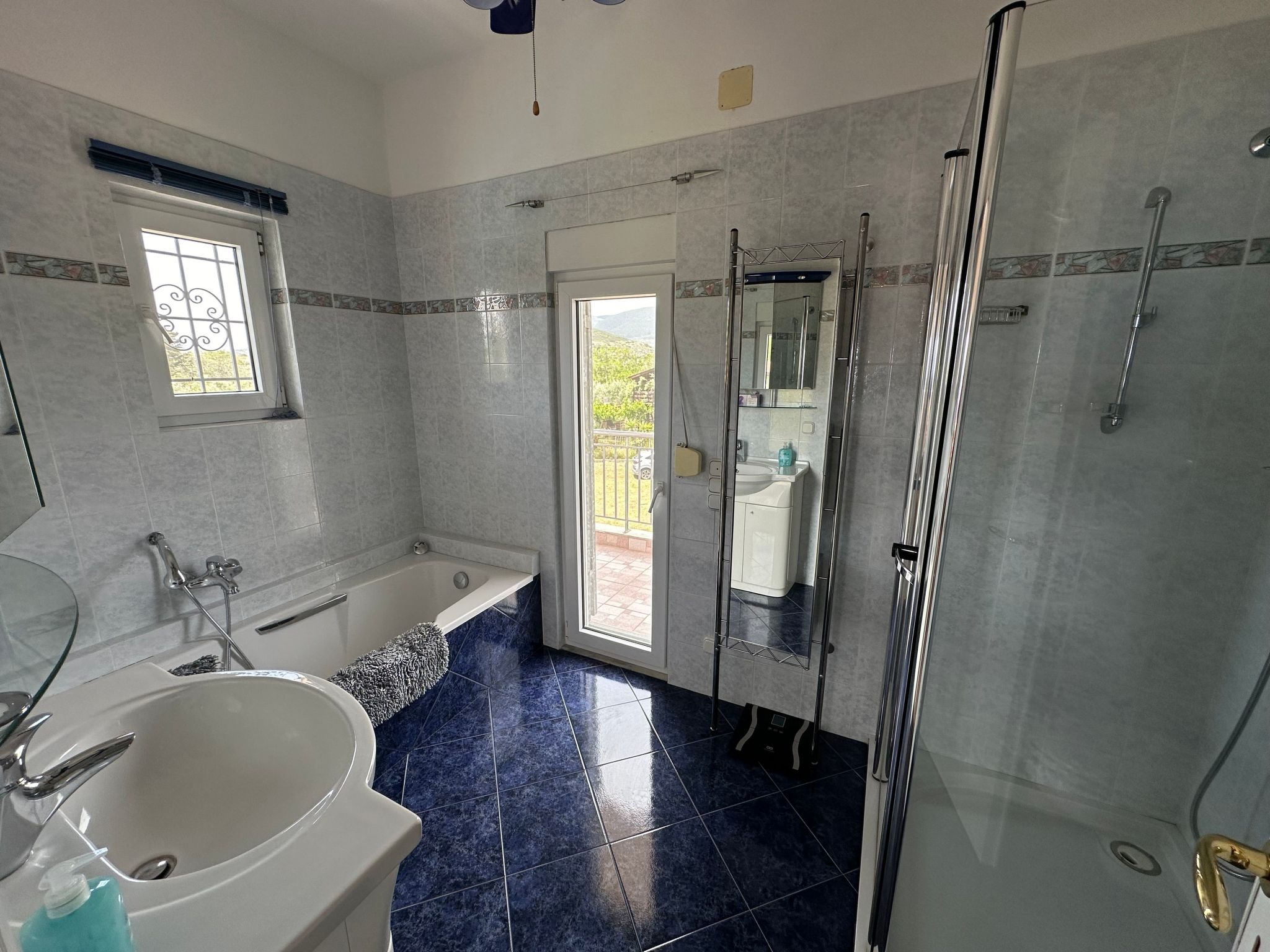 Tanjas Paradise-Inside