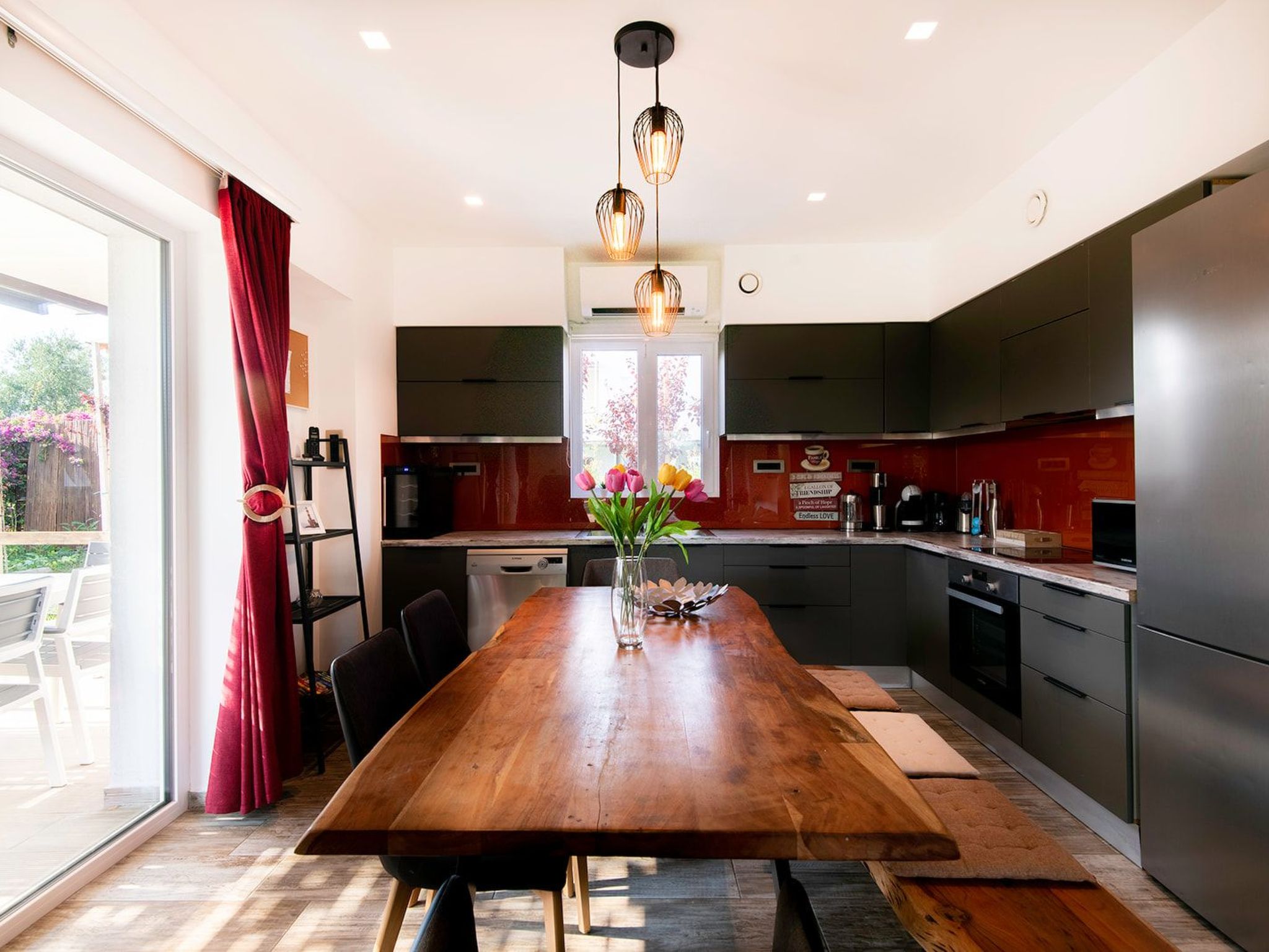 Geräumige Familienvilla, privater Pool und Garten-Binnen