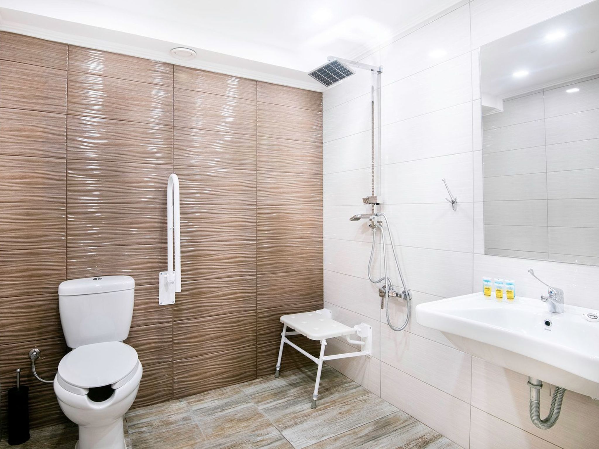 Geräumige Familienvilla, privater Pool und Garten-Binnen