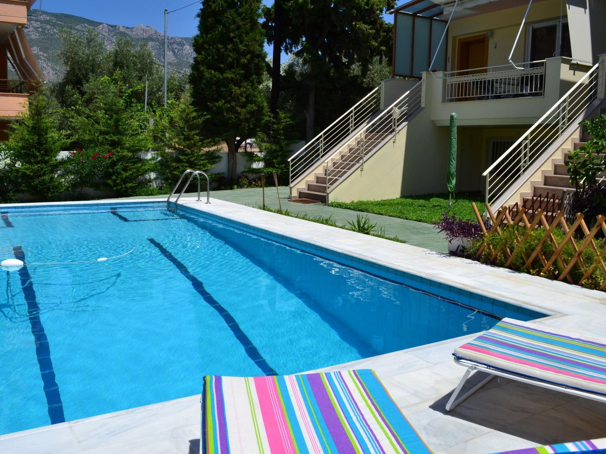 Ferienvilla mit Pool in Loutraki-Image-tags.info