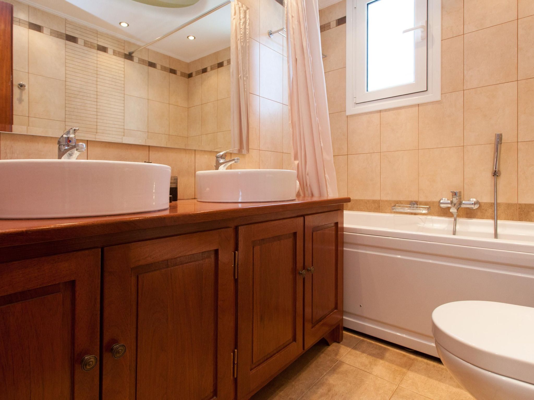 Ferienvilla mit Pool in Loutraki-Image-tags.info