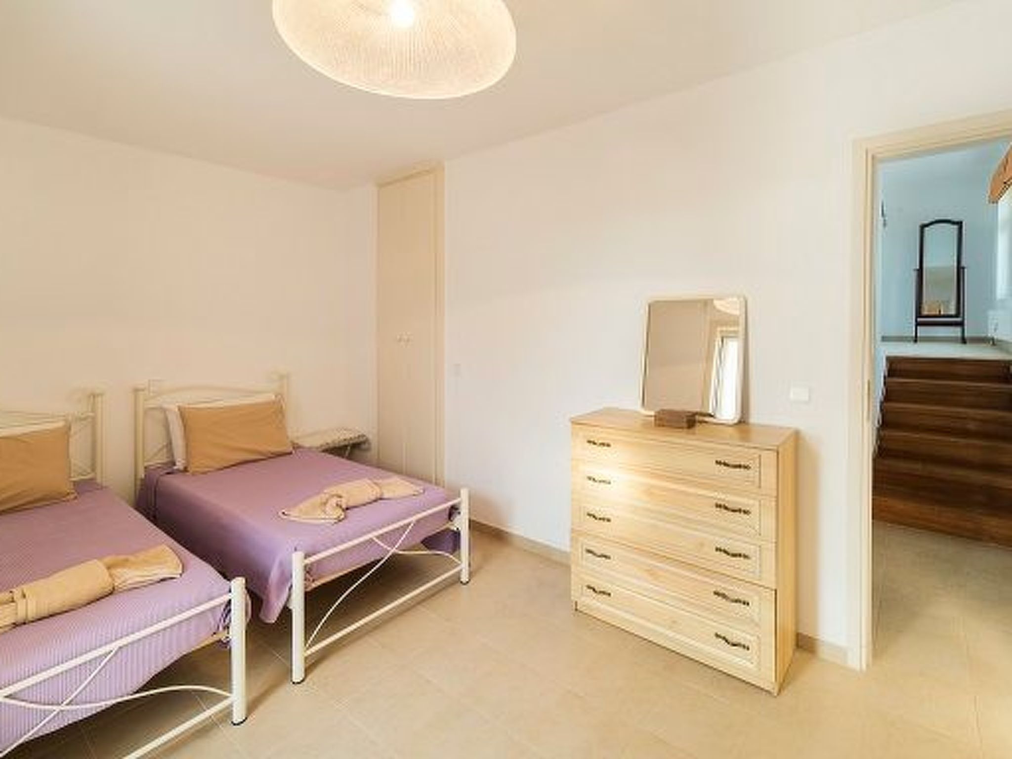 Neben Orangenbaum-Obstgarten-Binnen