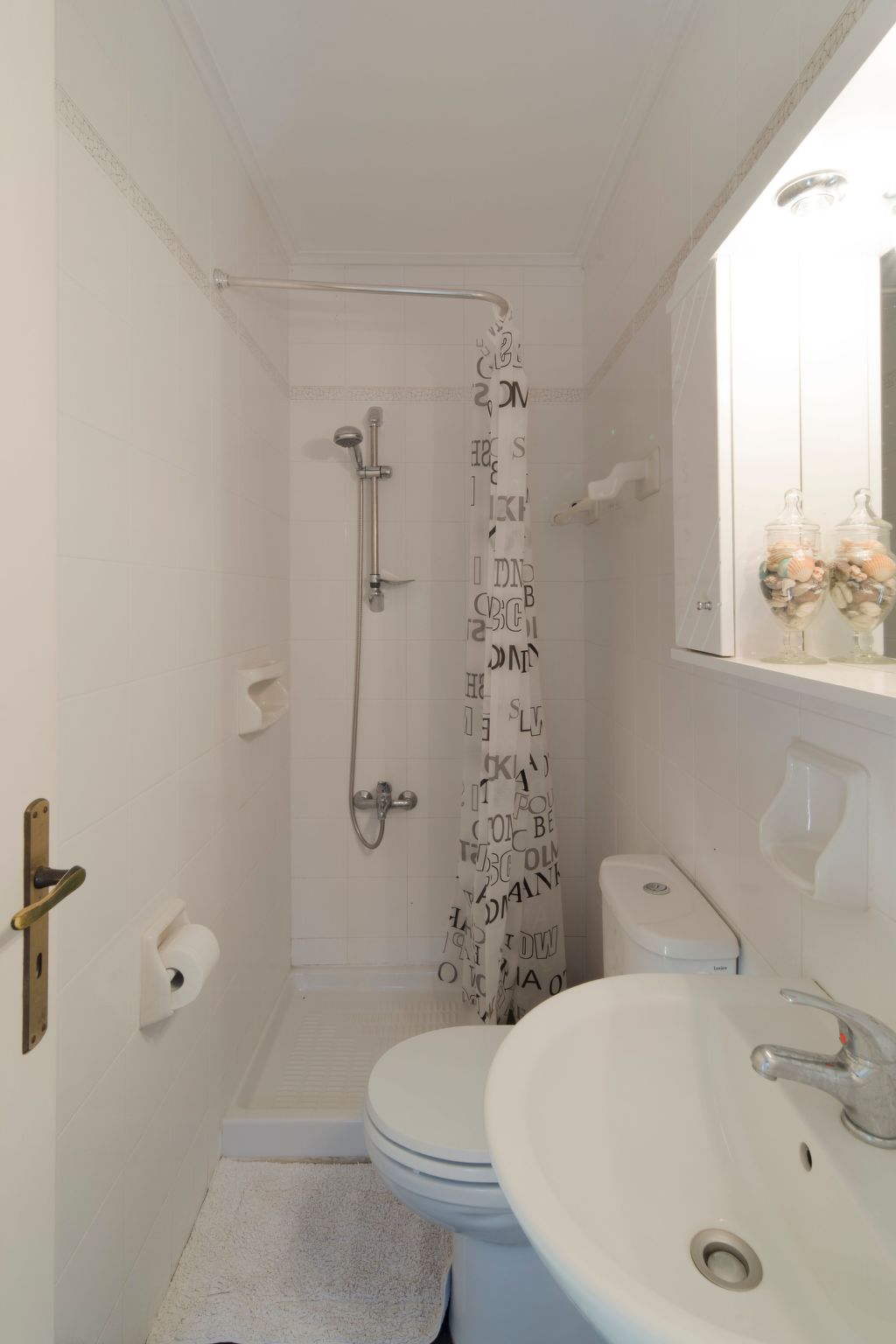 Neben Orangenbaum-Obstgarten-Binnen