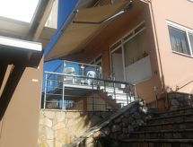 Appartement in Derveni mit Terrasse