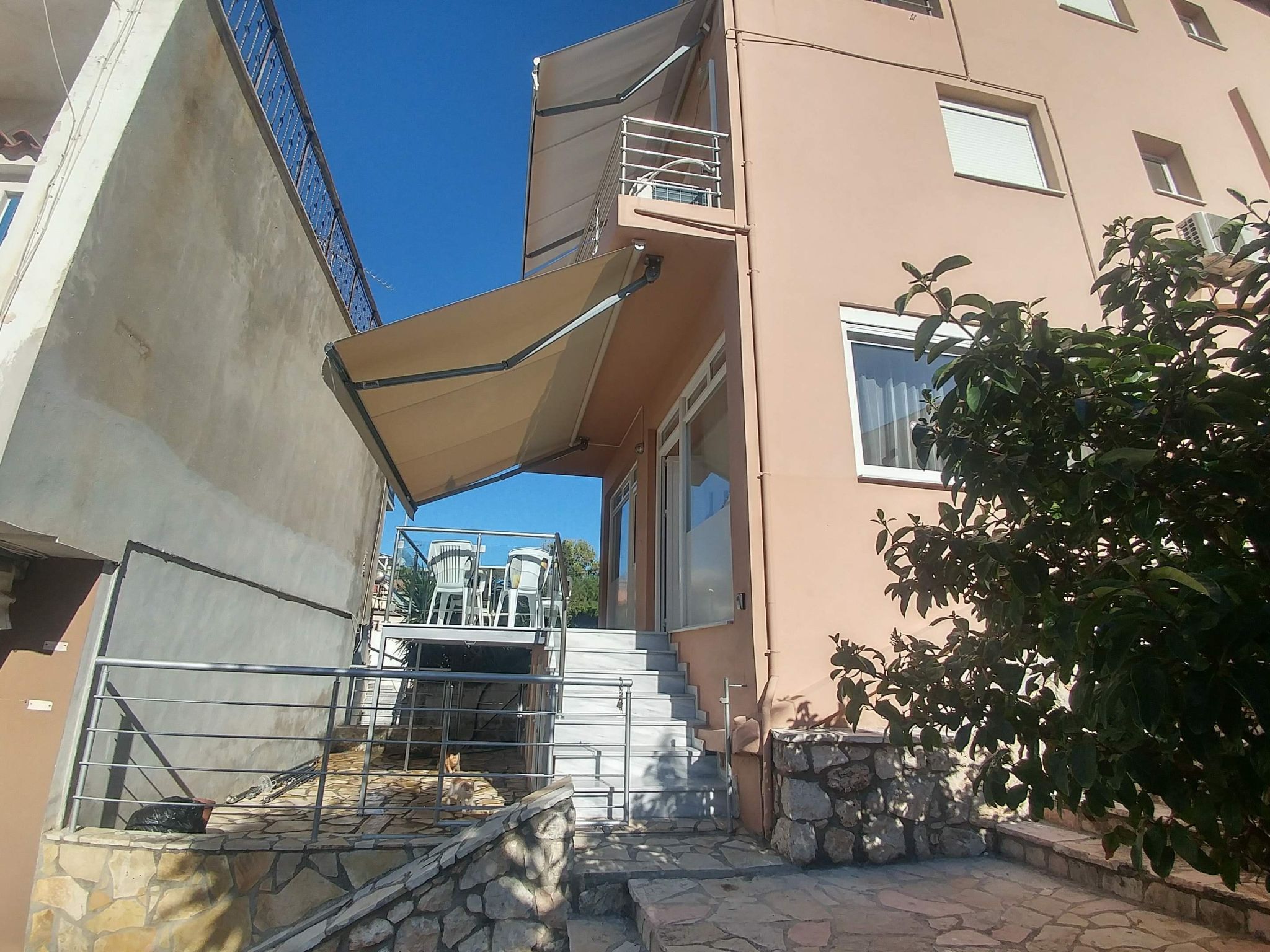 Appartement in Derveni mit Terrasse