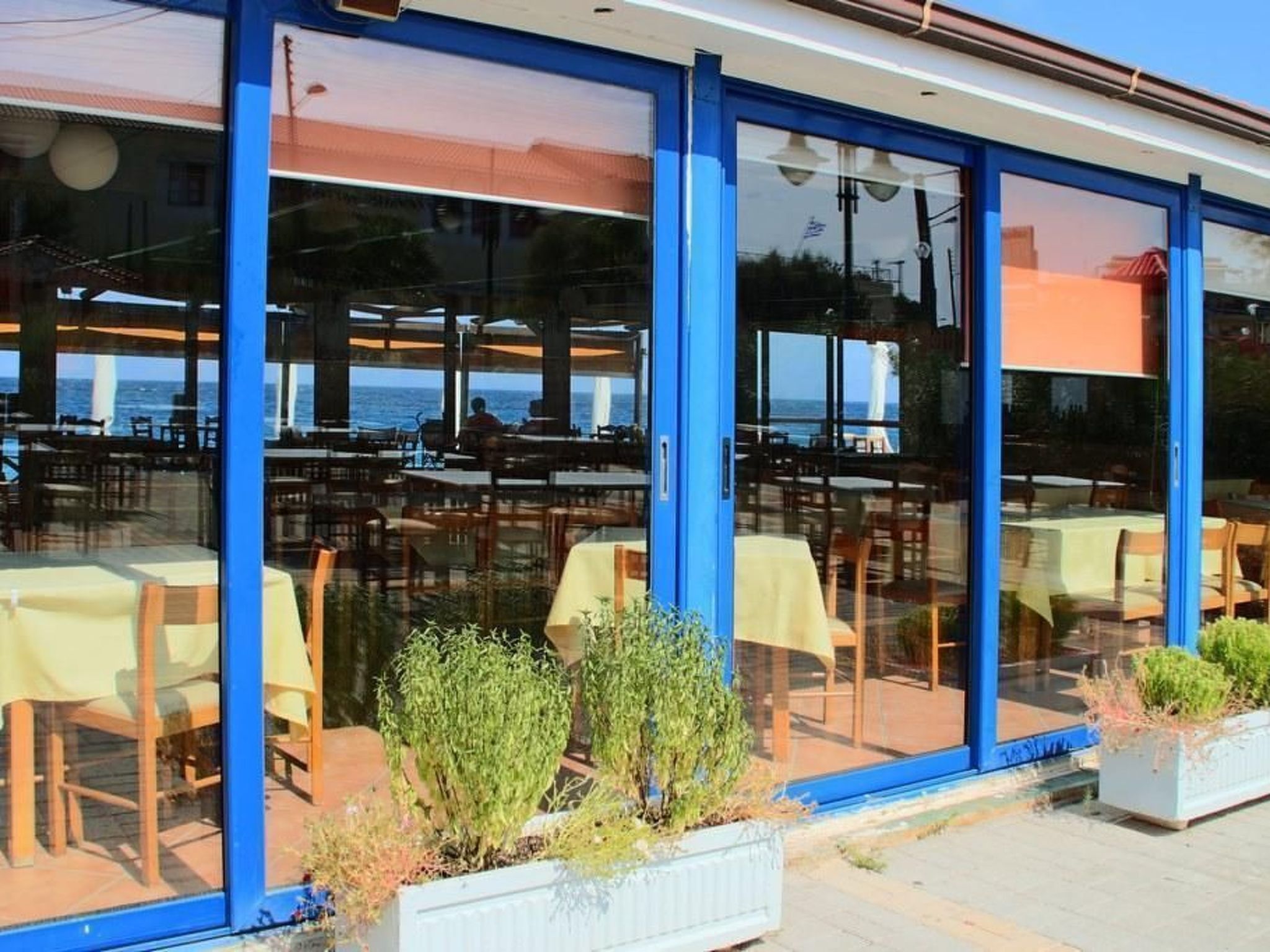 Appartement in Derveni mit Terrasse-Draußen