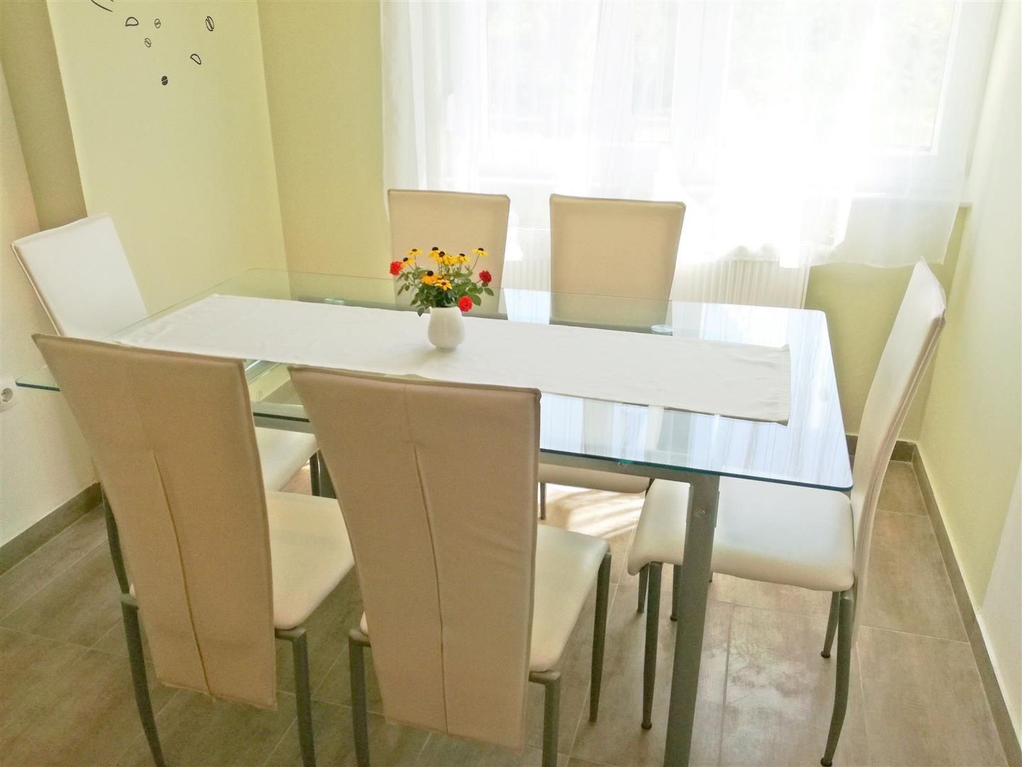 Schöne neu renovierte Wohnung in der Nähe des Zentrums-Inside