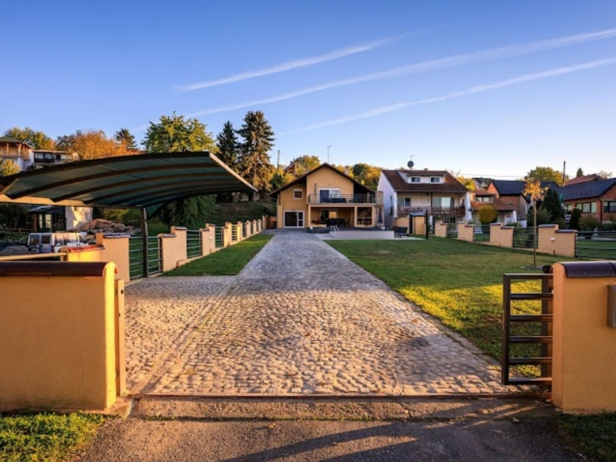 Villa Aljmaš - Draußen