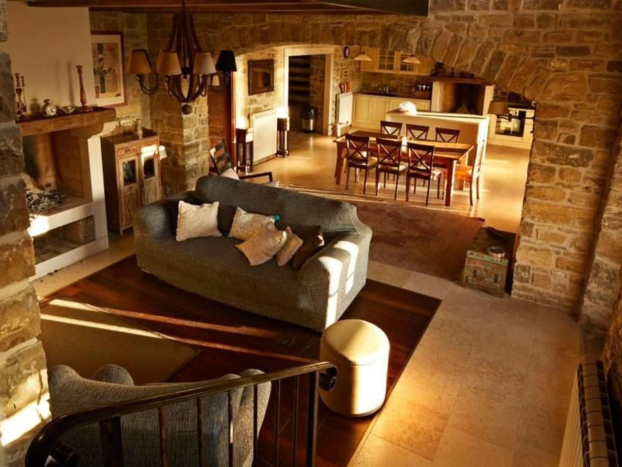 In Kostanjica mit Grill, Terrasse und Garten-Drinnen