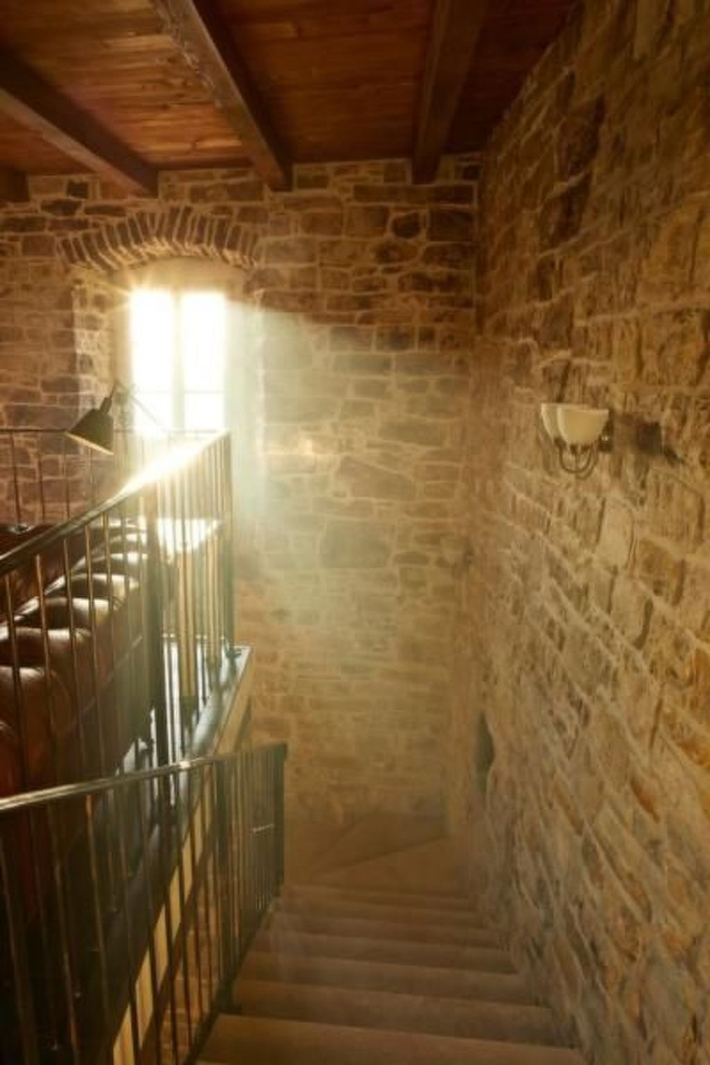 In Kostanjica mit Grill, Terrasse und Garten-Drinnen