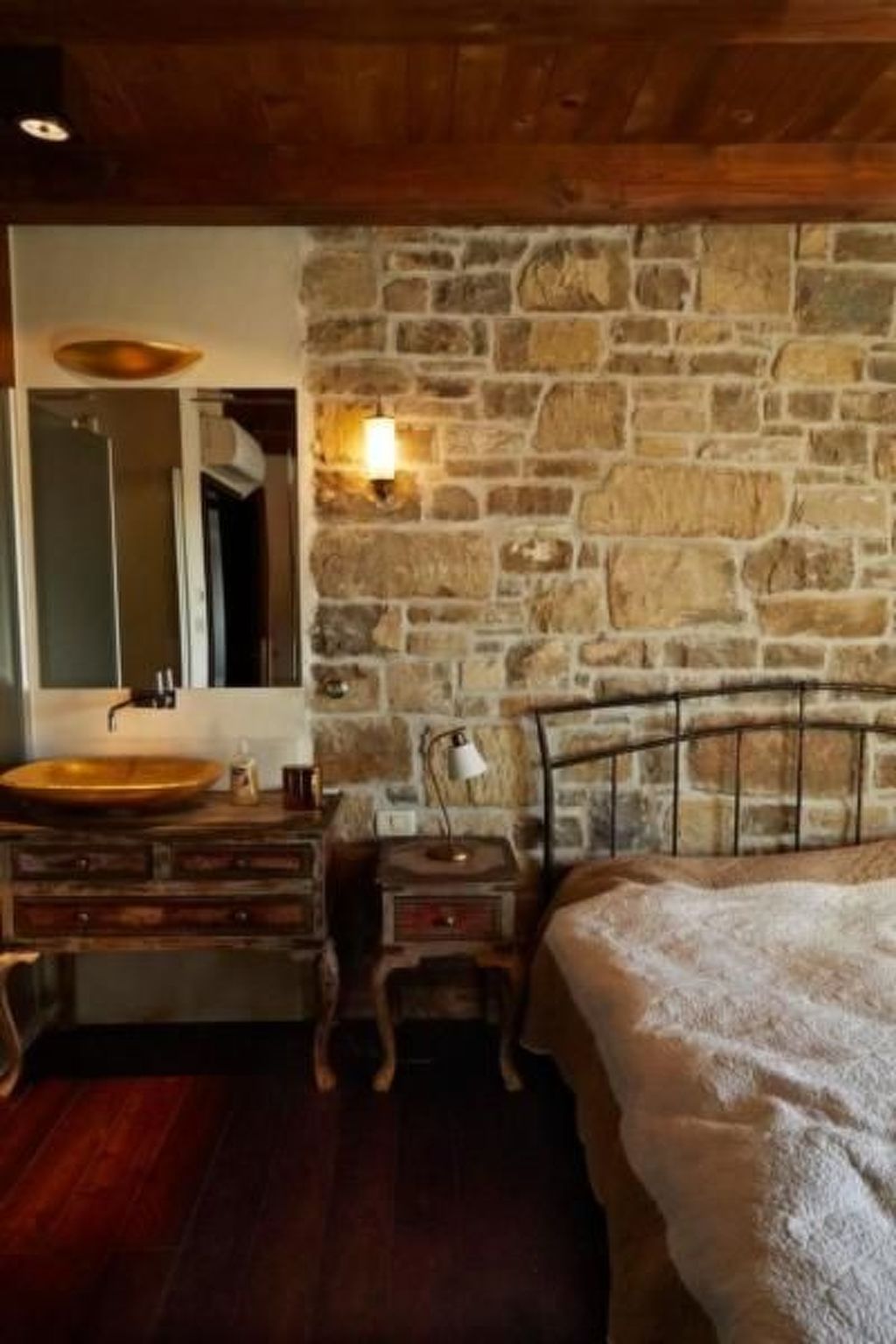 In Kostanjica mit Grill, Terrasse und Garten-Drinnen