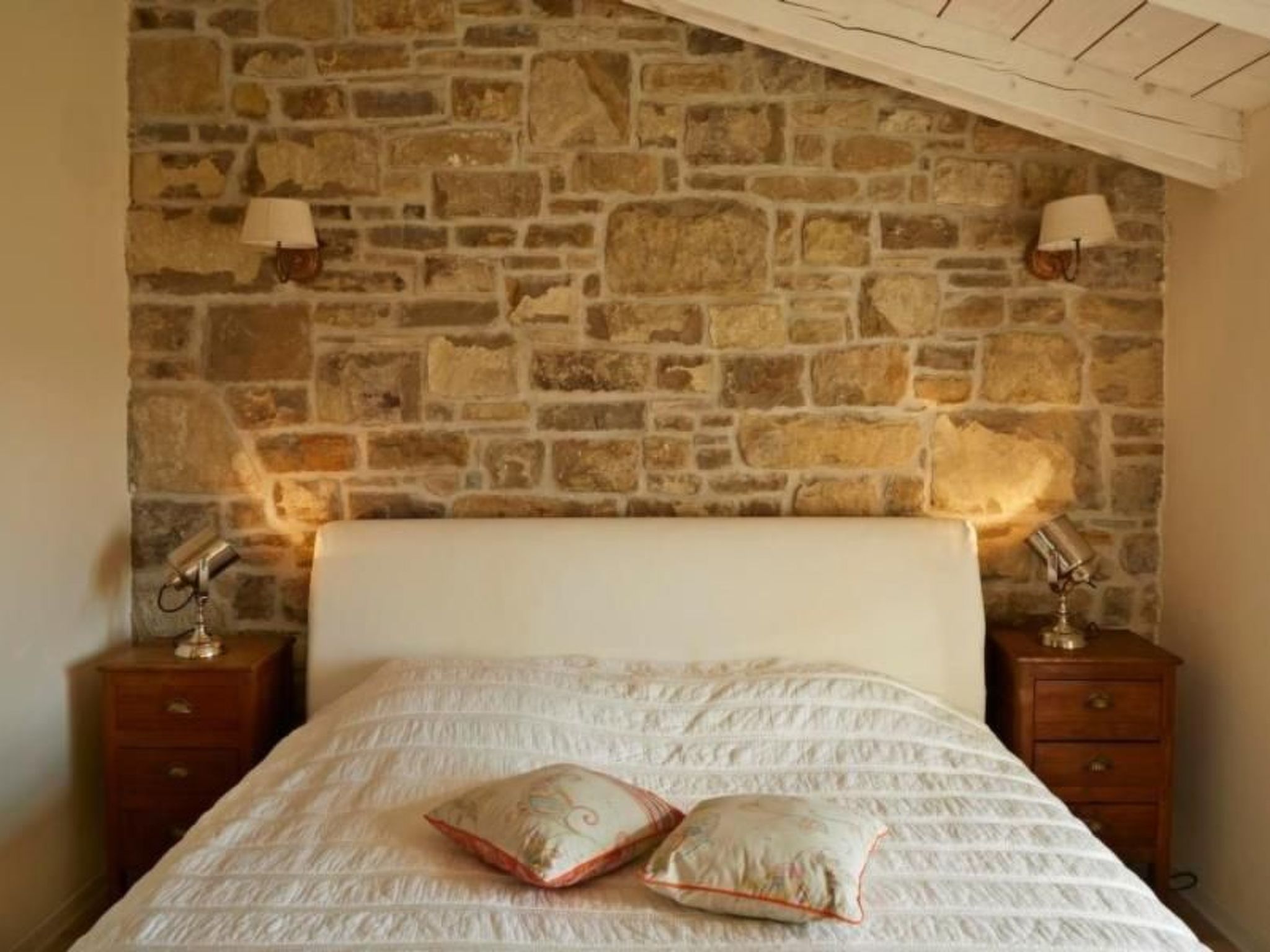 In Kostanjica mit Grill, Terrasse und Garten-Image-tags.info