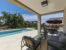 Villa Tramonto: Ruime oase met verwarmd zwembad nabij Buje - thumbnail 2