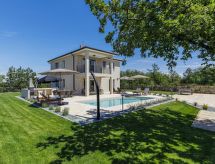 Villa Tramonto: Ruime oase met verwarmd zwembad nabij Buje - thumbnail 1
