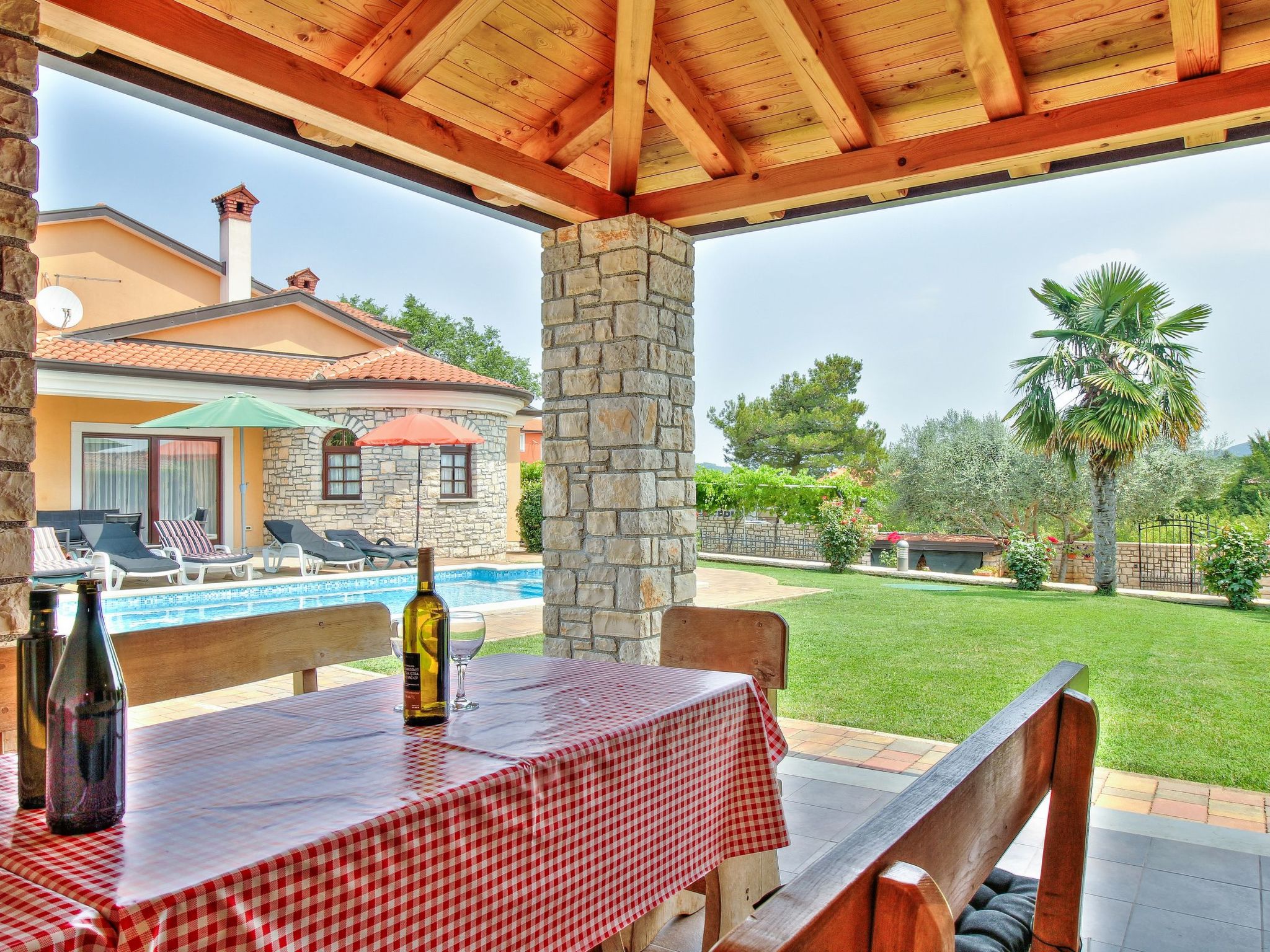 Schöne Ferienvilla Morena mit Pool-Drinnen