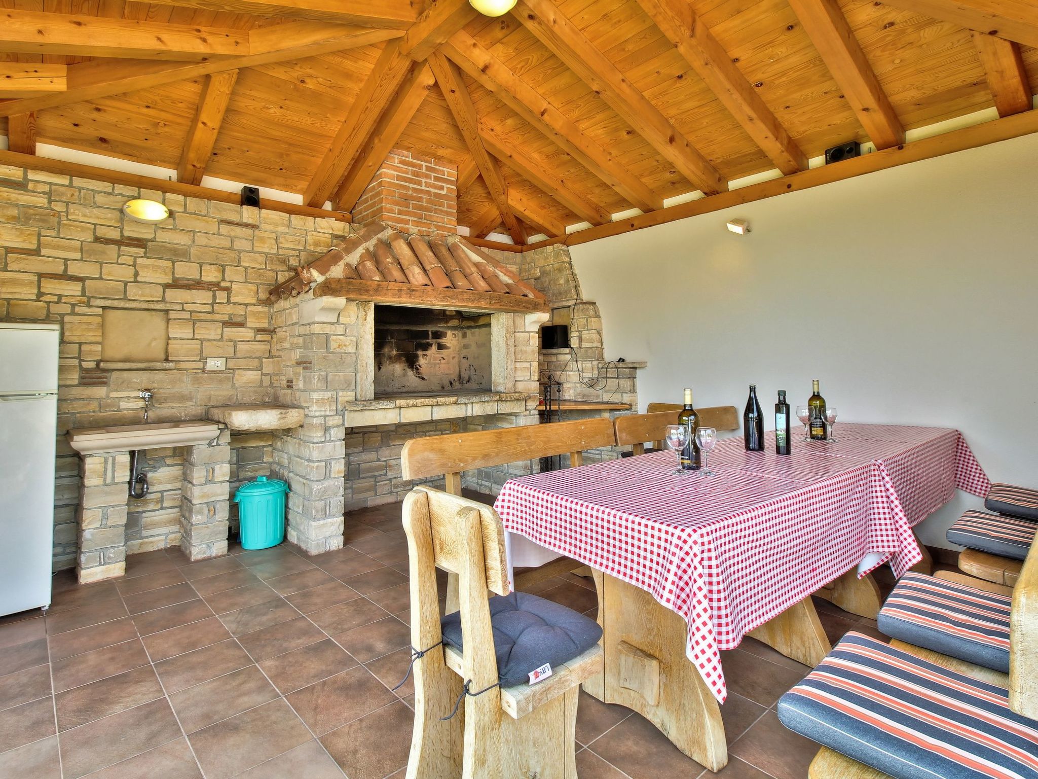 Schöne Ferienvilla Morena mit Pool-Drinnen