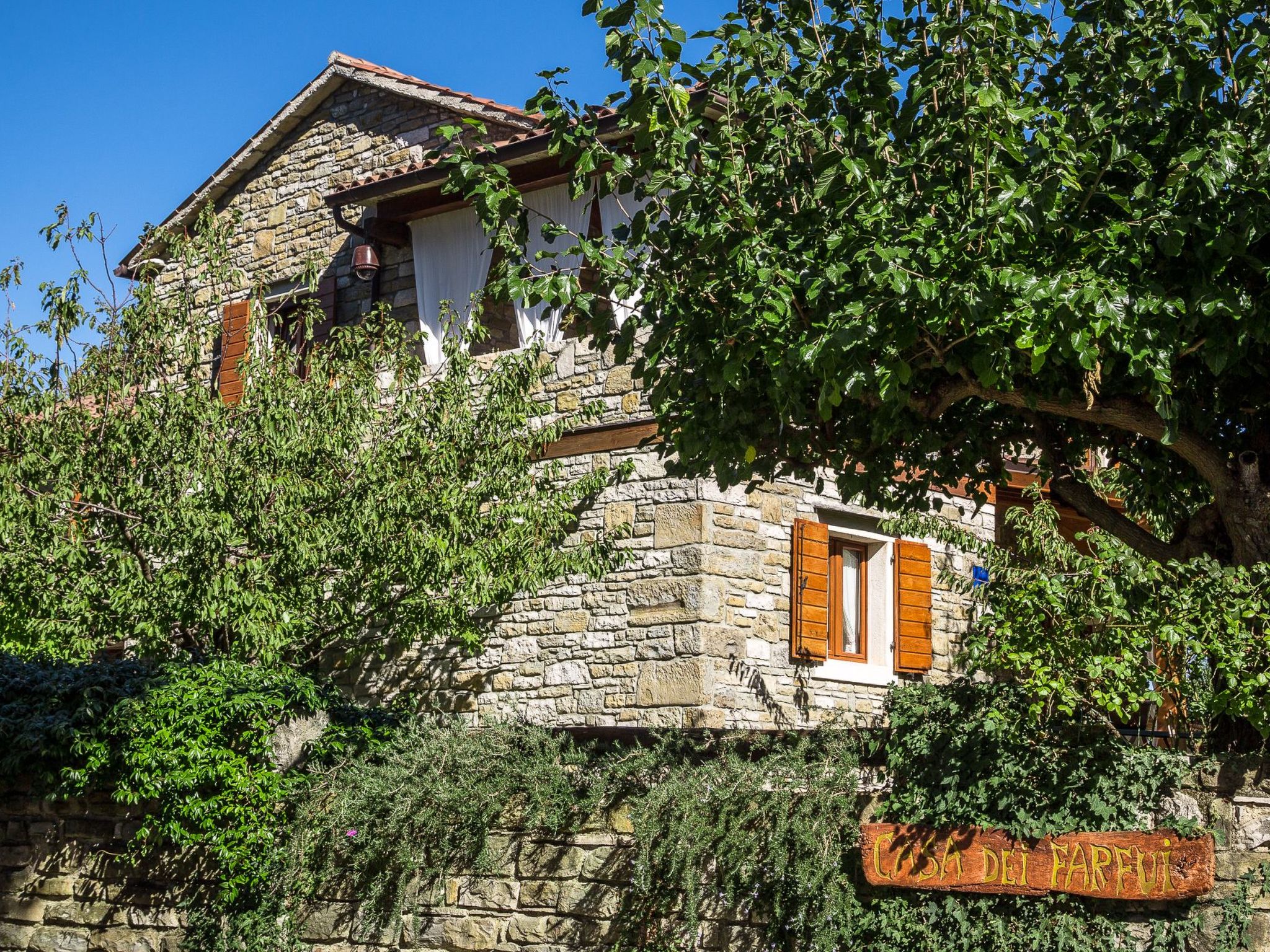 Mit privatem Pool-Dehors