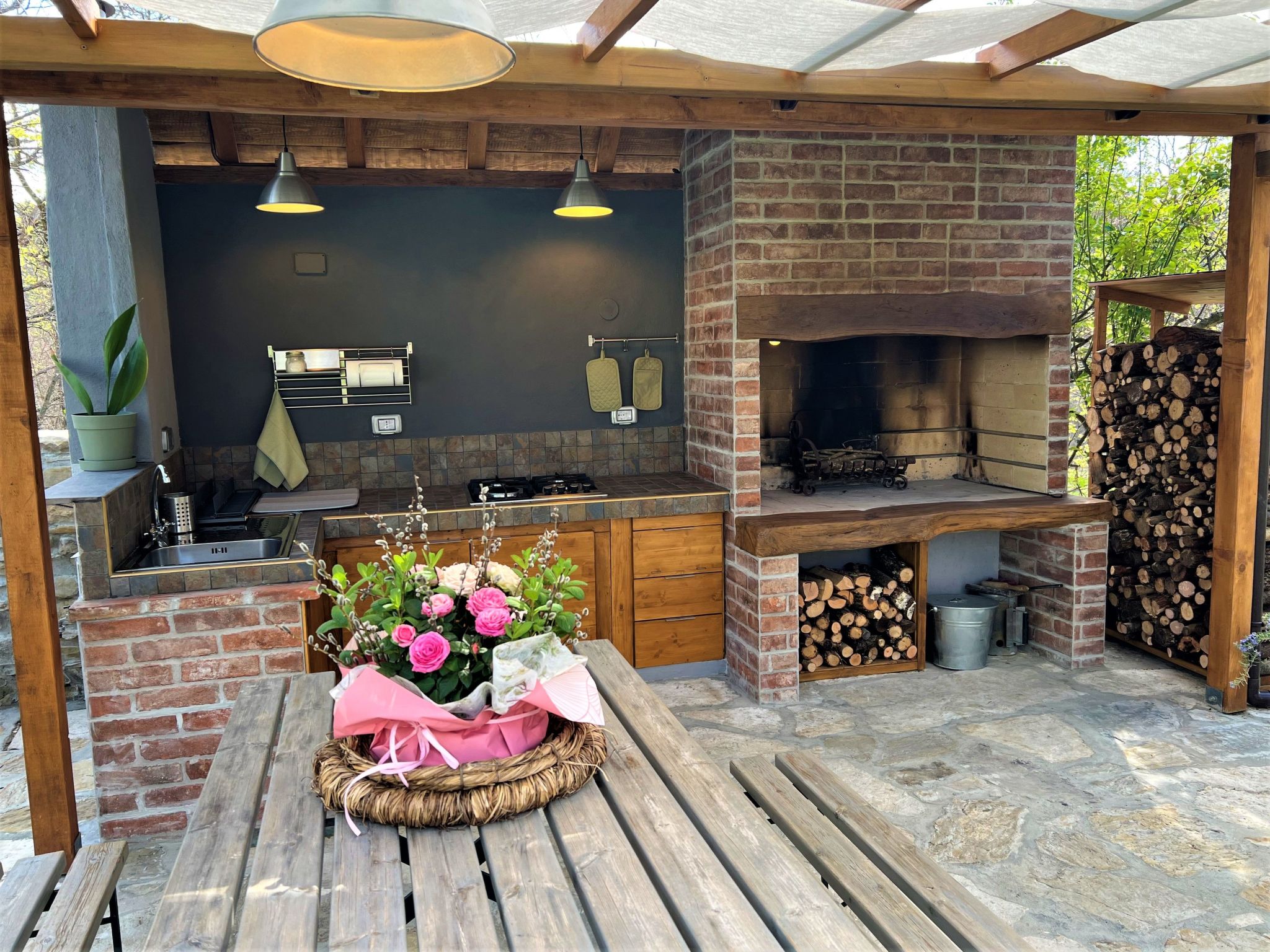 Mit privatem Pool-Dehors