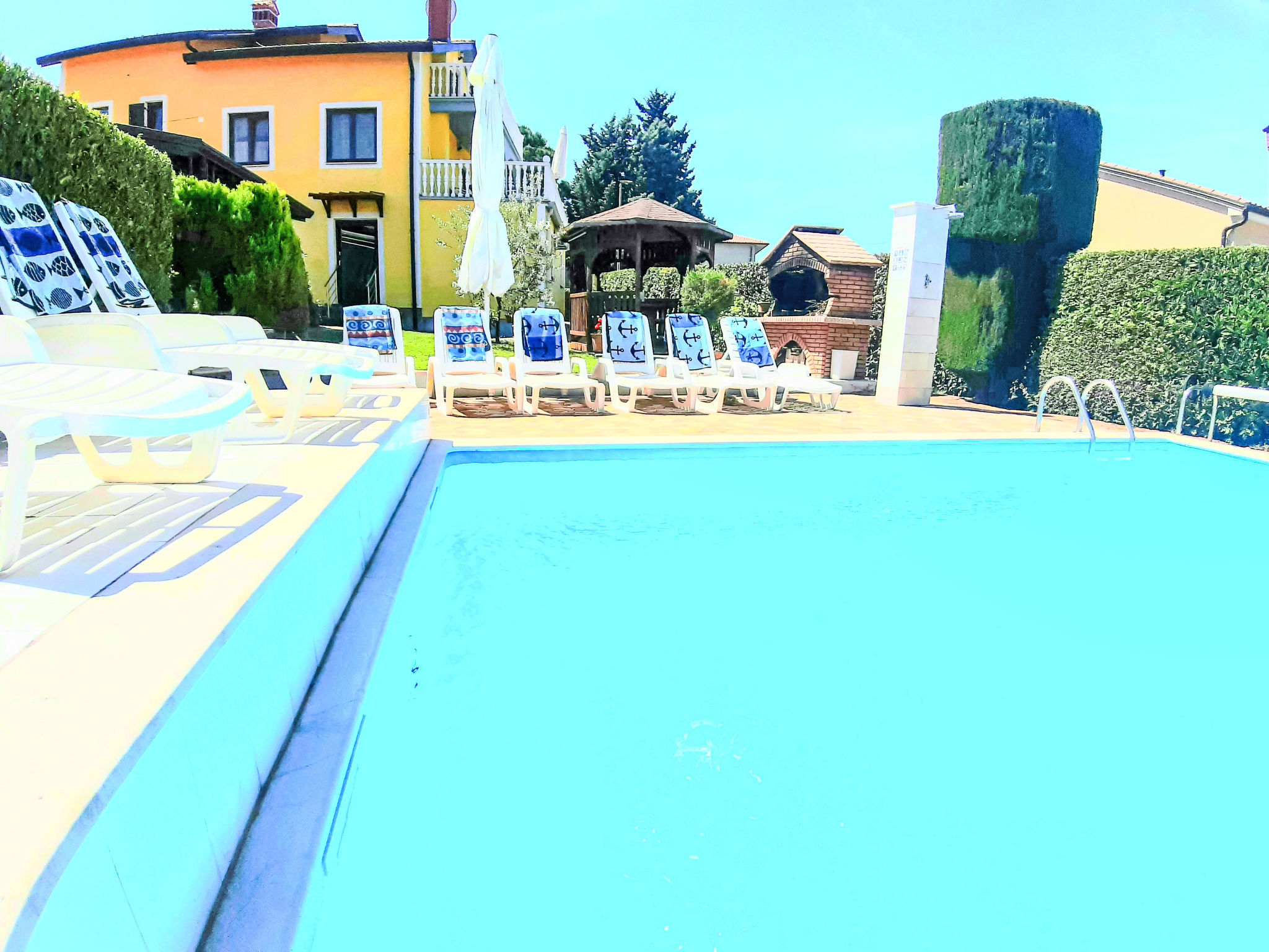 Mit beheiztem Pool