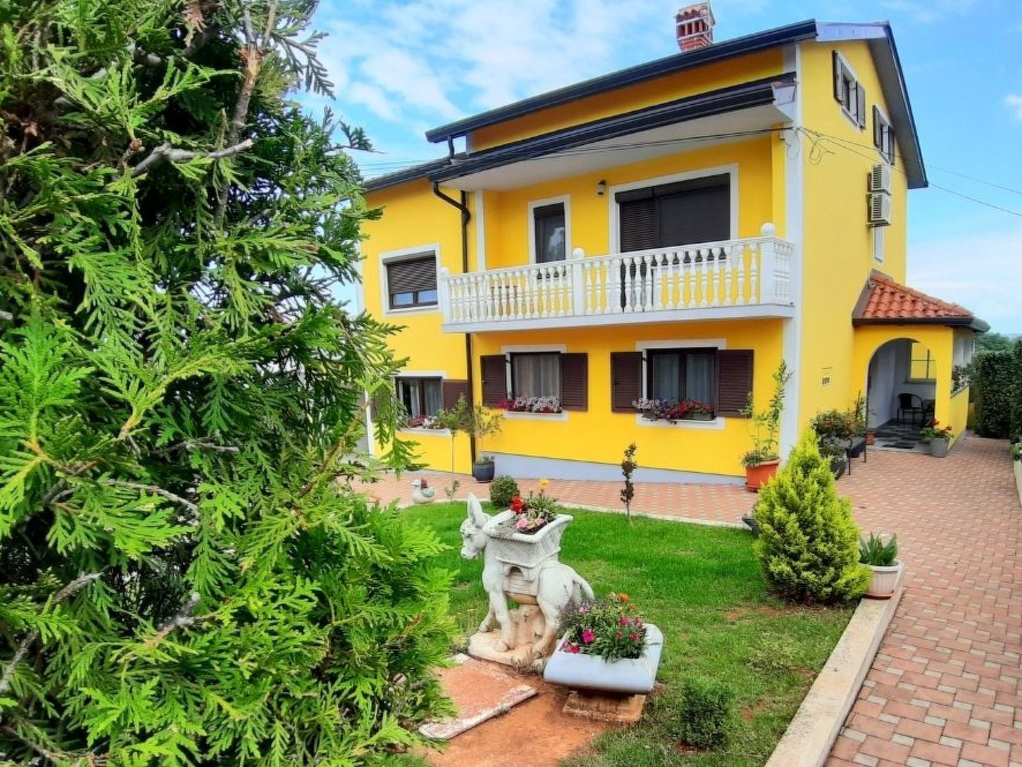 Mit beheiztem Pool-Drinnen