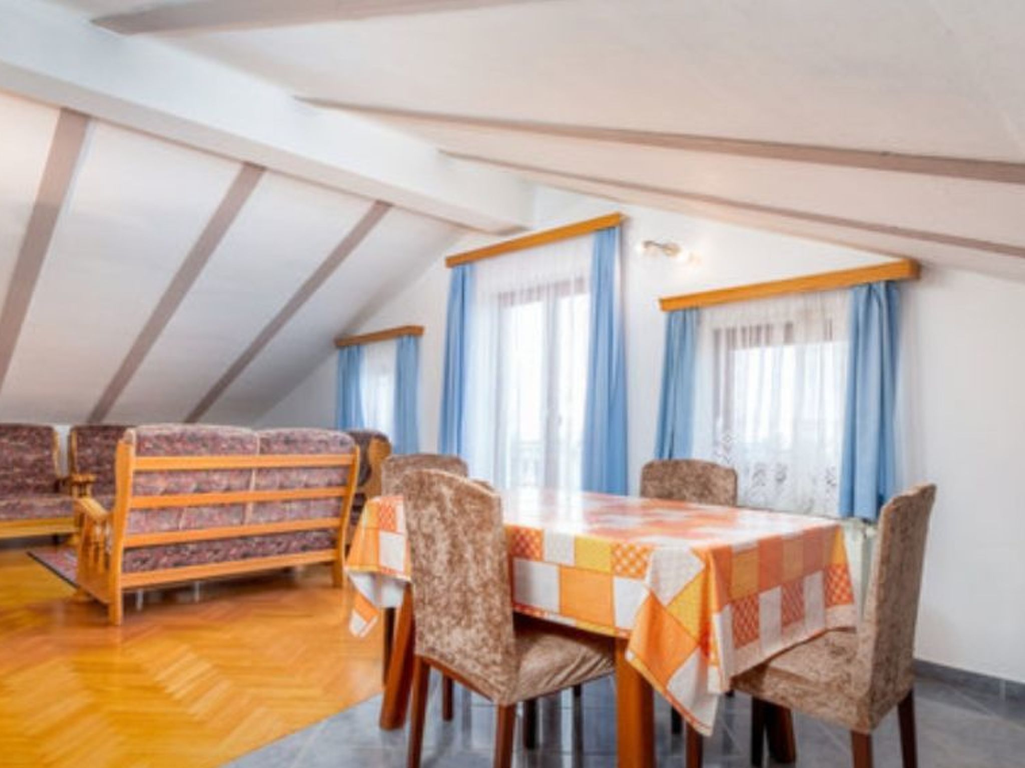 Mit beheiztem Pool-Drinnen