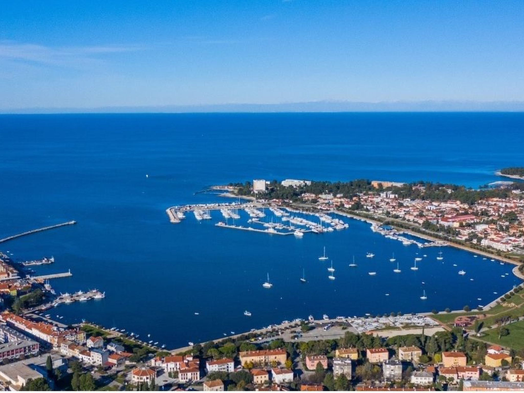 Mit beheiztem Pool-Drinnen