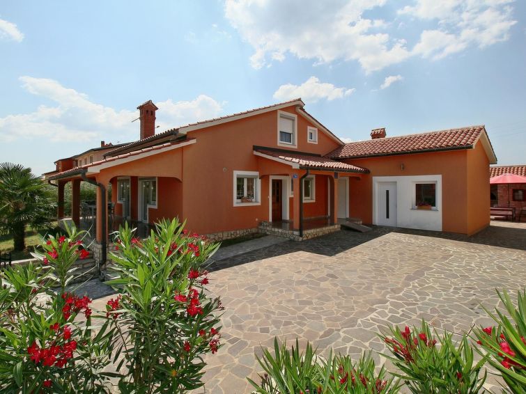 Sfeervolle open haard en privézwembad in vakantiehuis Melita, Buje in Buje