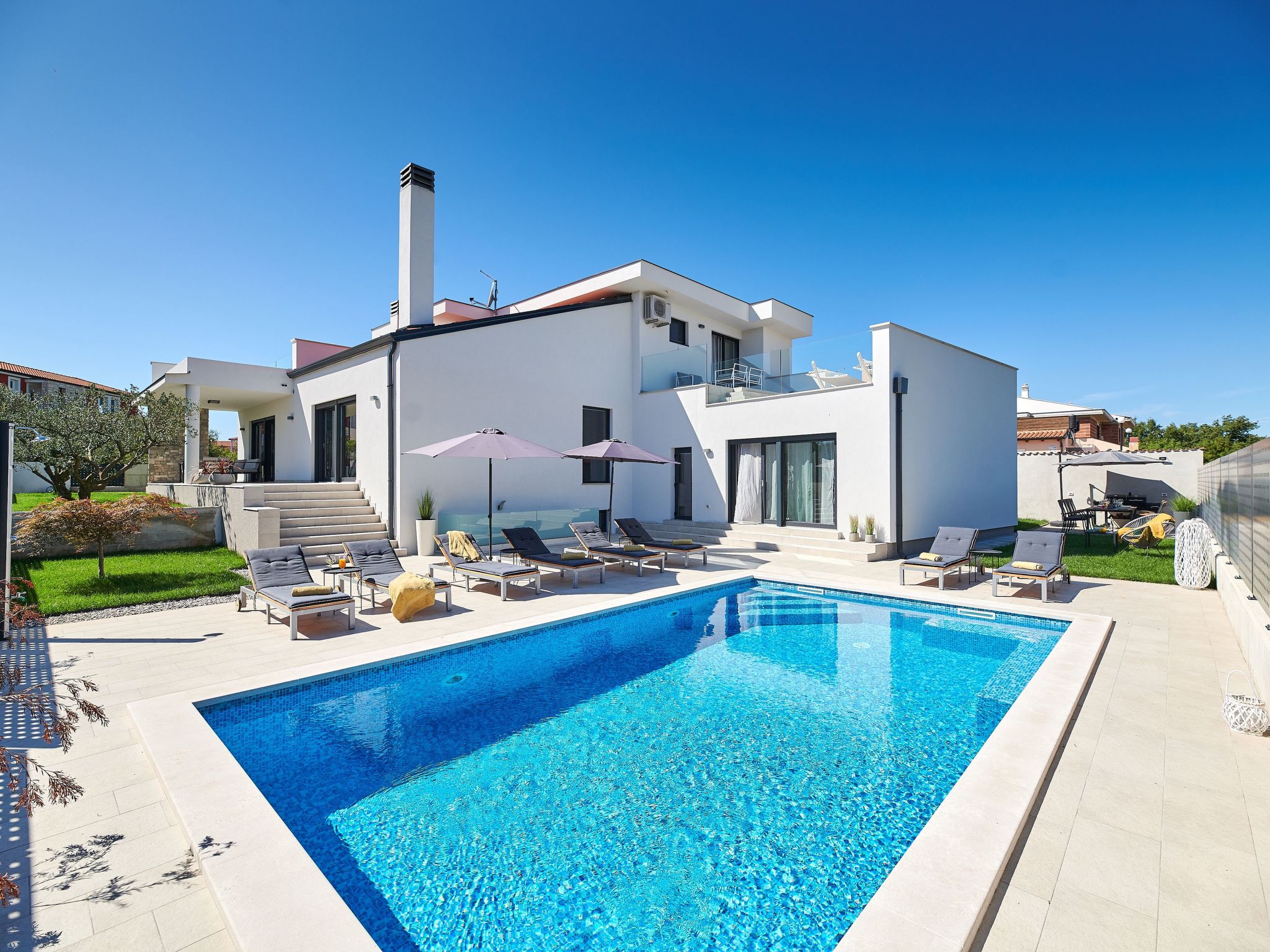 Discover a serene getaway nestled in the heart of Kaštel, Istrien, where tranquility meets comfort in this elegant holiday house. Perfectly designed for a group of 8, this detached house offers a ble..