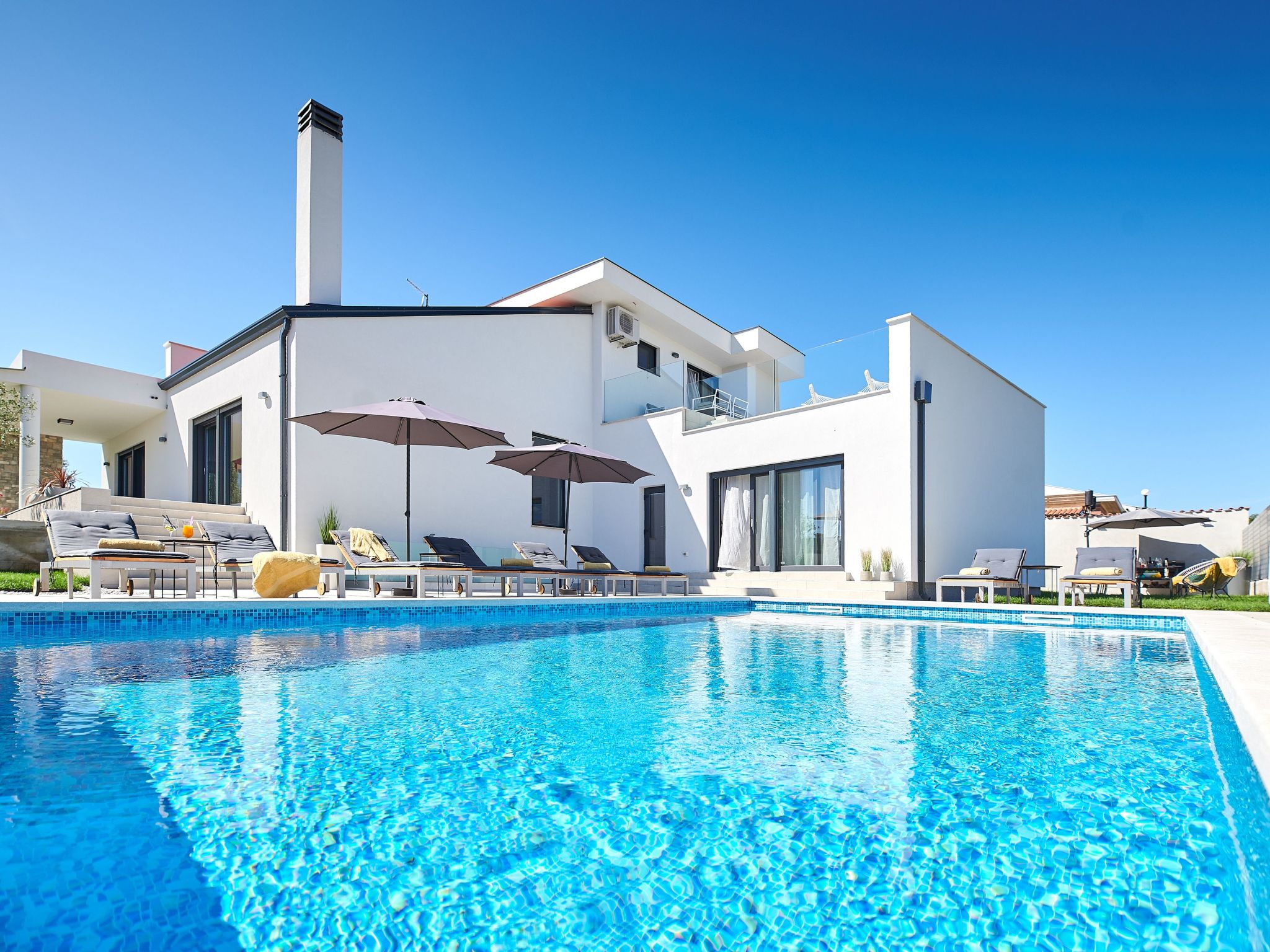 Villa Dolcea - Elegant und stilvoll mit Pool-Drinnen