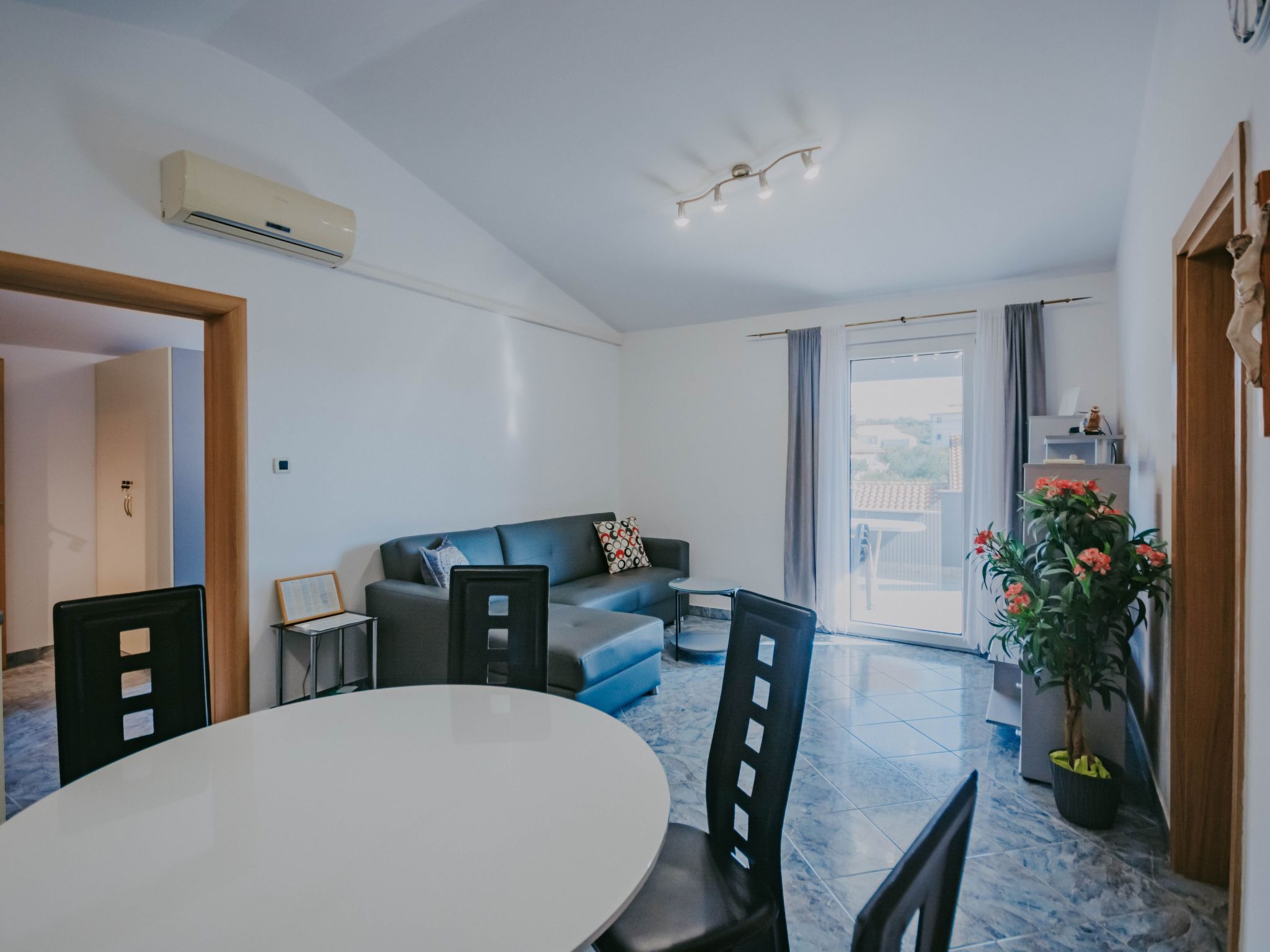 Zweistöckiges Ferienhaus Villa Dany-Drinnen