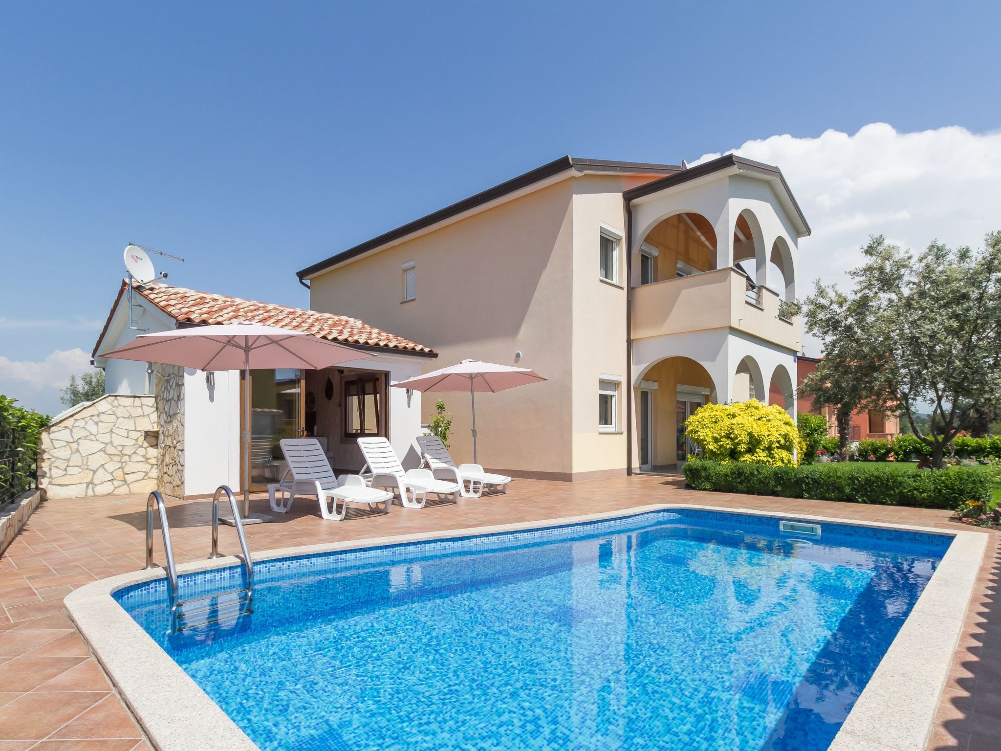 Schönes Ferienhaus mit Swimmingpool