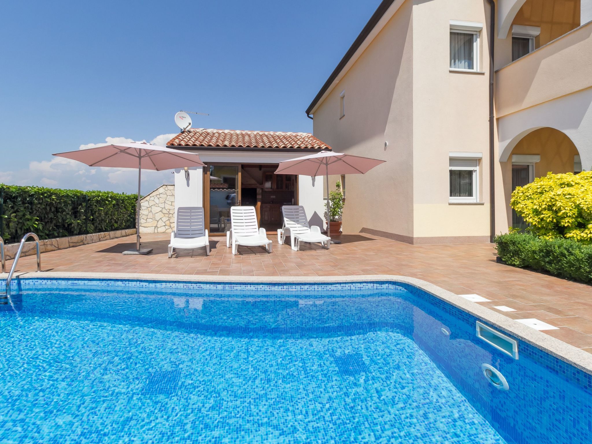 Schönes Ferienhaus mit Swimmingpool