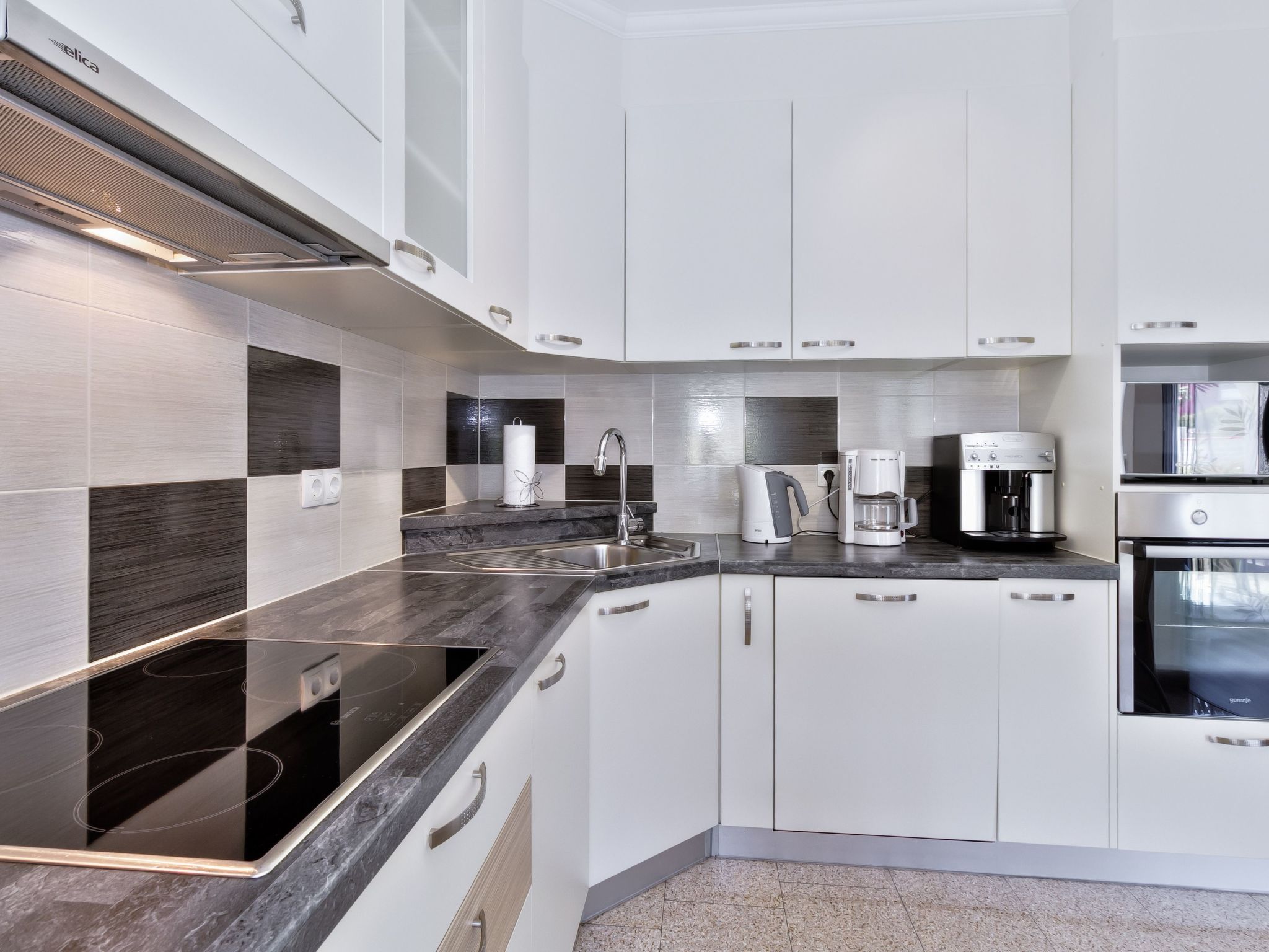 Schönes Ferienhaus mit Swimmingpool-Image-tags.info