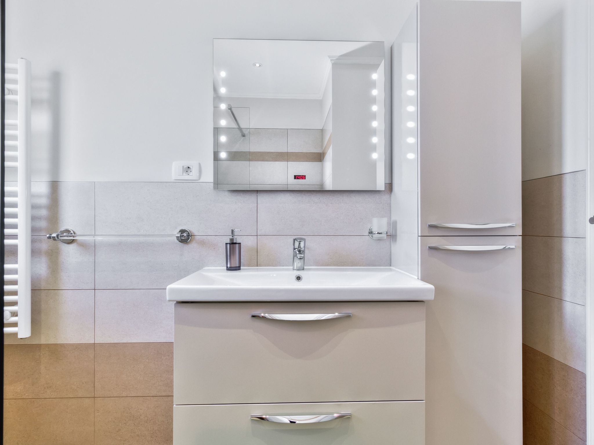 Schönes Ferienhaus mit Swimmingpool-Image-tags.info