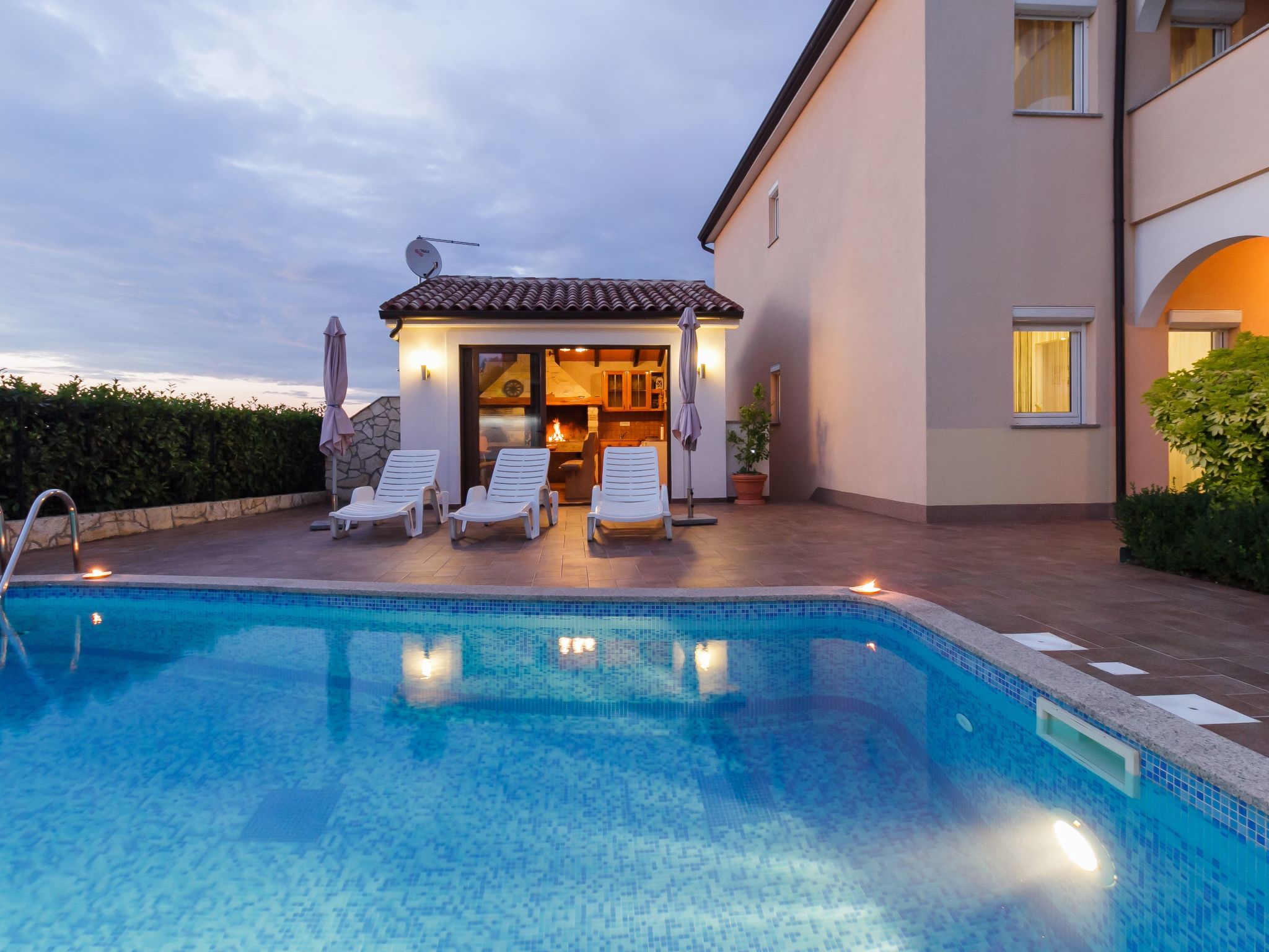 Schönes Ferienhaus mit Swimmingpool-Image-tags.info