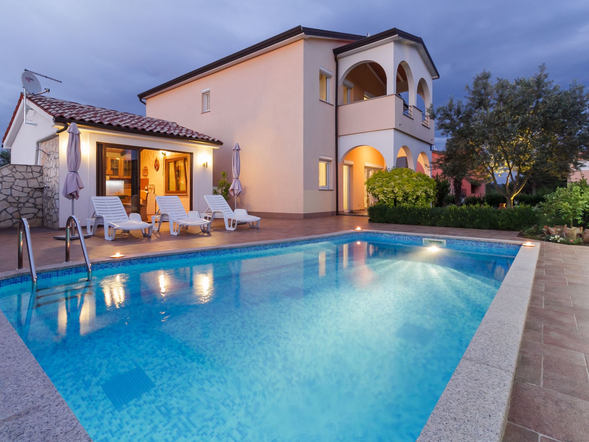 Schönes Ferienhaus mit Swimmingpool-Image-tags.info