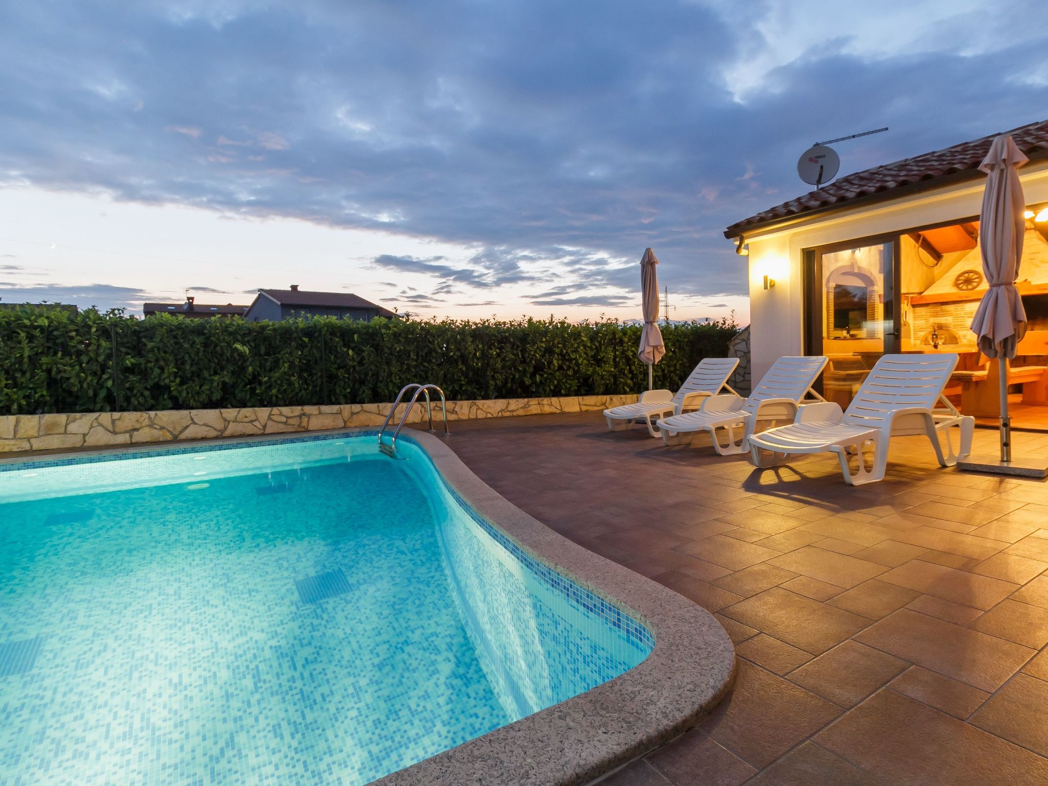 Schönes Ferienhaus mit Swimmingpool-Image-tags.info