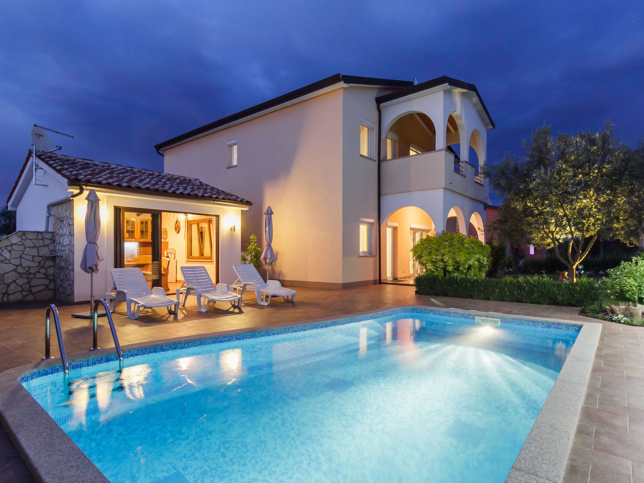 Schönes Ferienhaus mit Swimmingpool-Image-tags.info