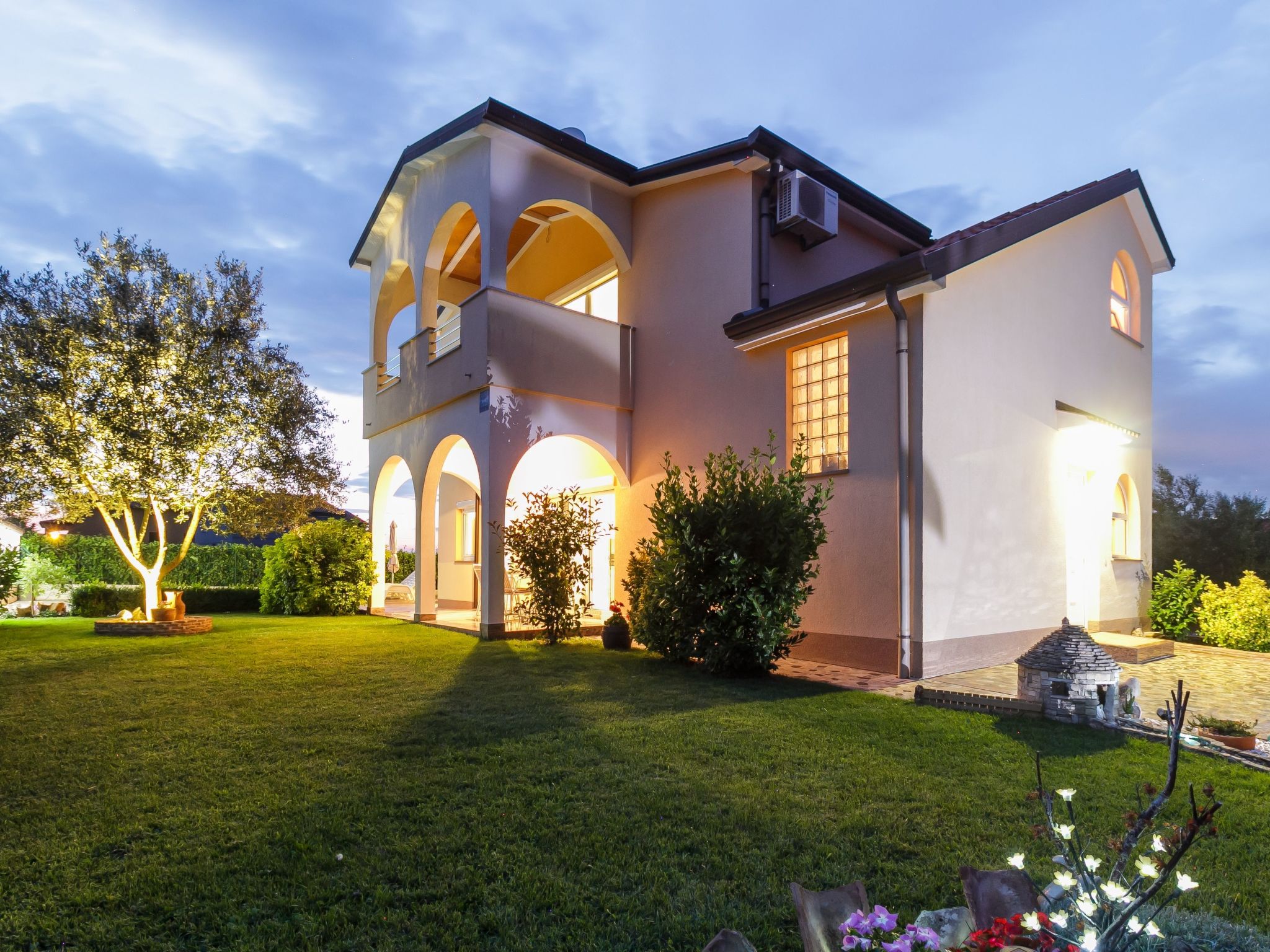 Schönes Ferienhaus mit Swimmingpool-Image-tags.info