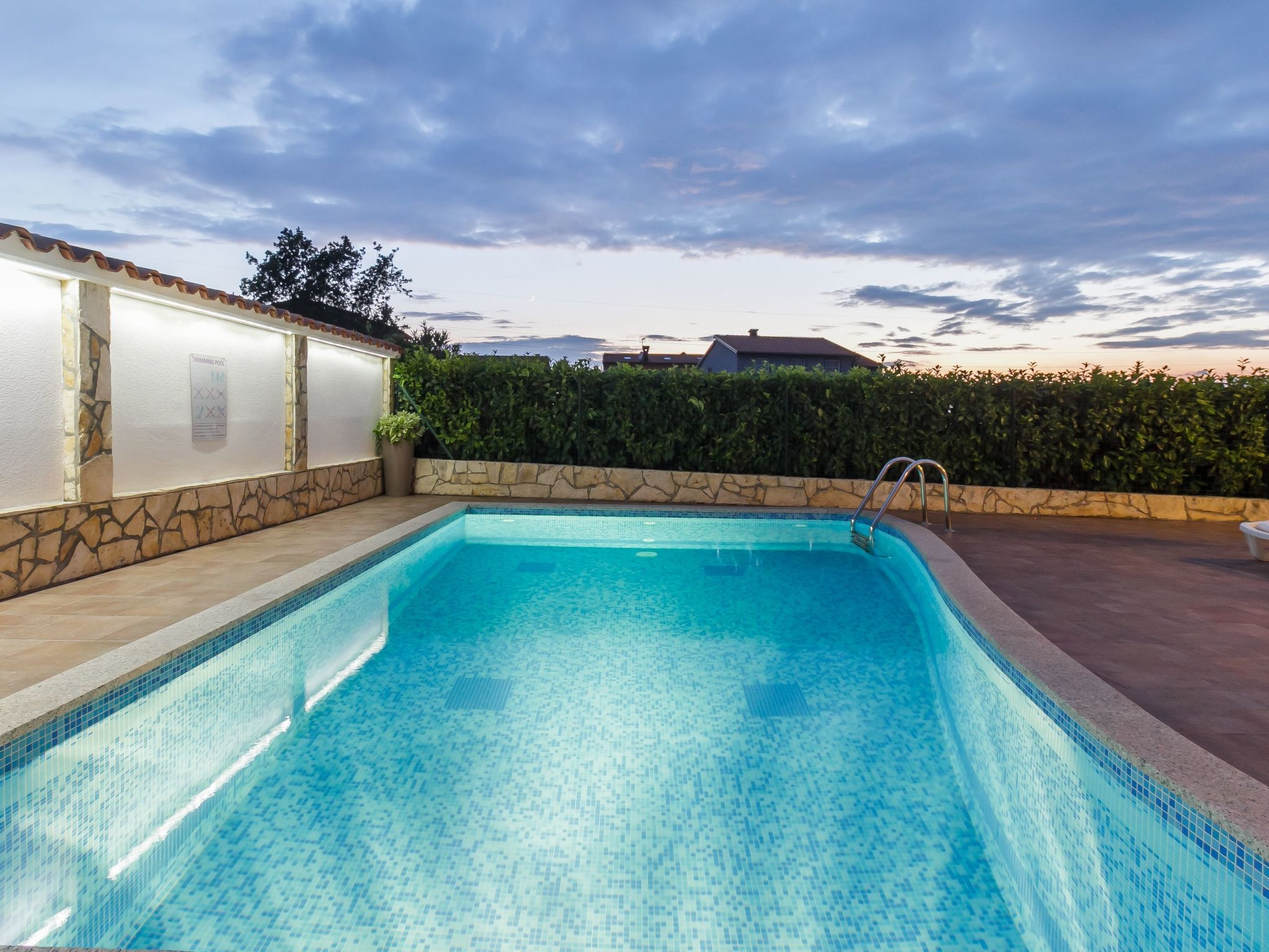 Schönes Ferienhaus mit Swimmingpool-Image-tags.info