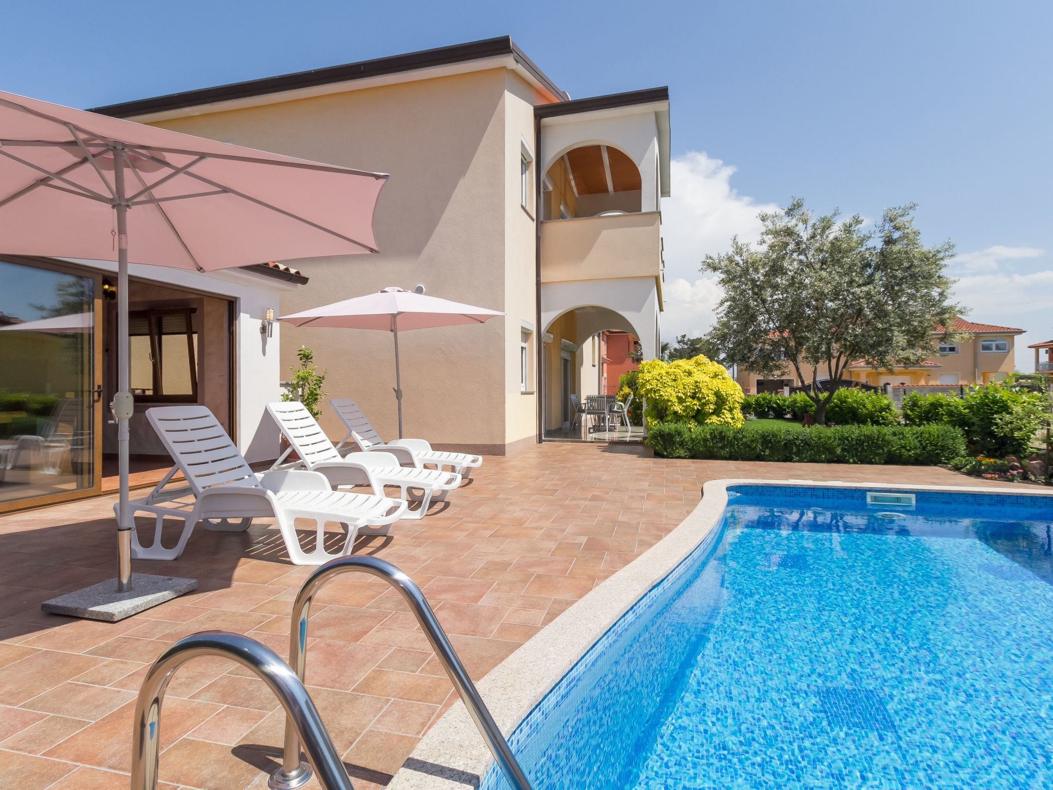 Schönes Ferienhaus mit Swimmingpool-Image-tags.info