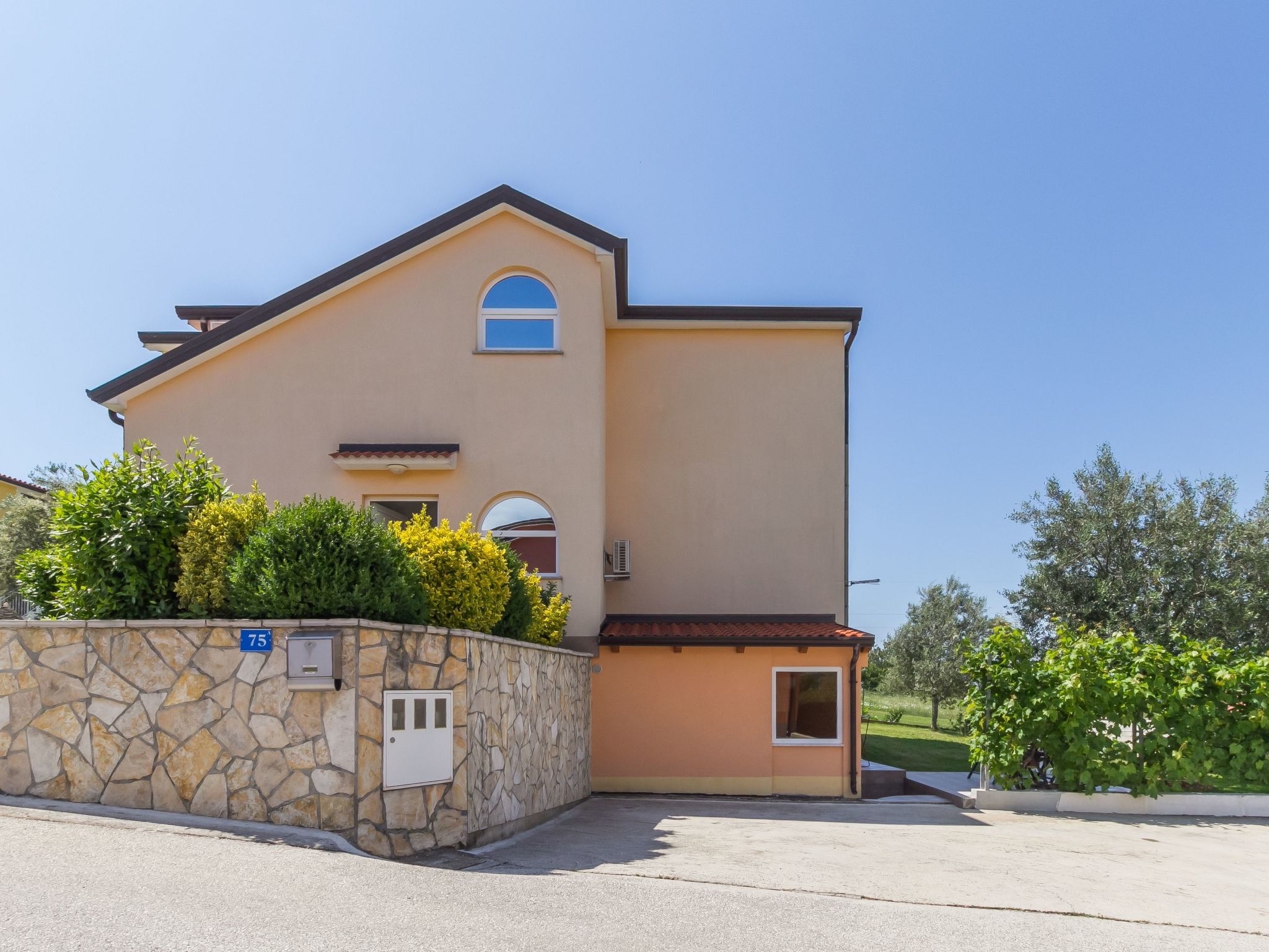 Schönes Ferienhaus mit Swimmingpool-Image-tags.info