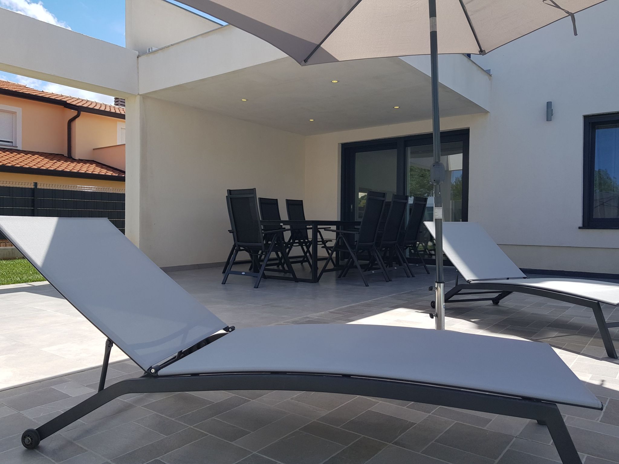 Mit privatem Pool in Ruhiger lage.-Drinnen