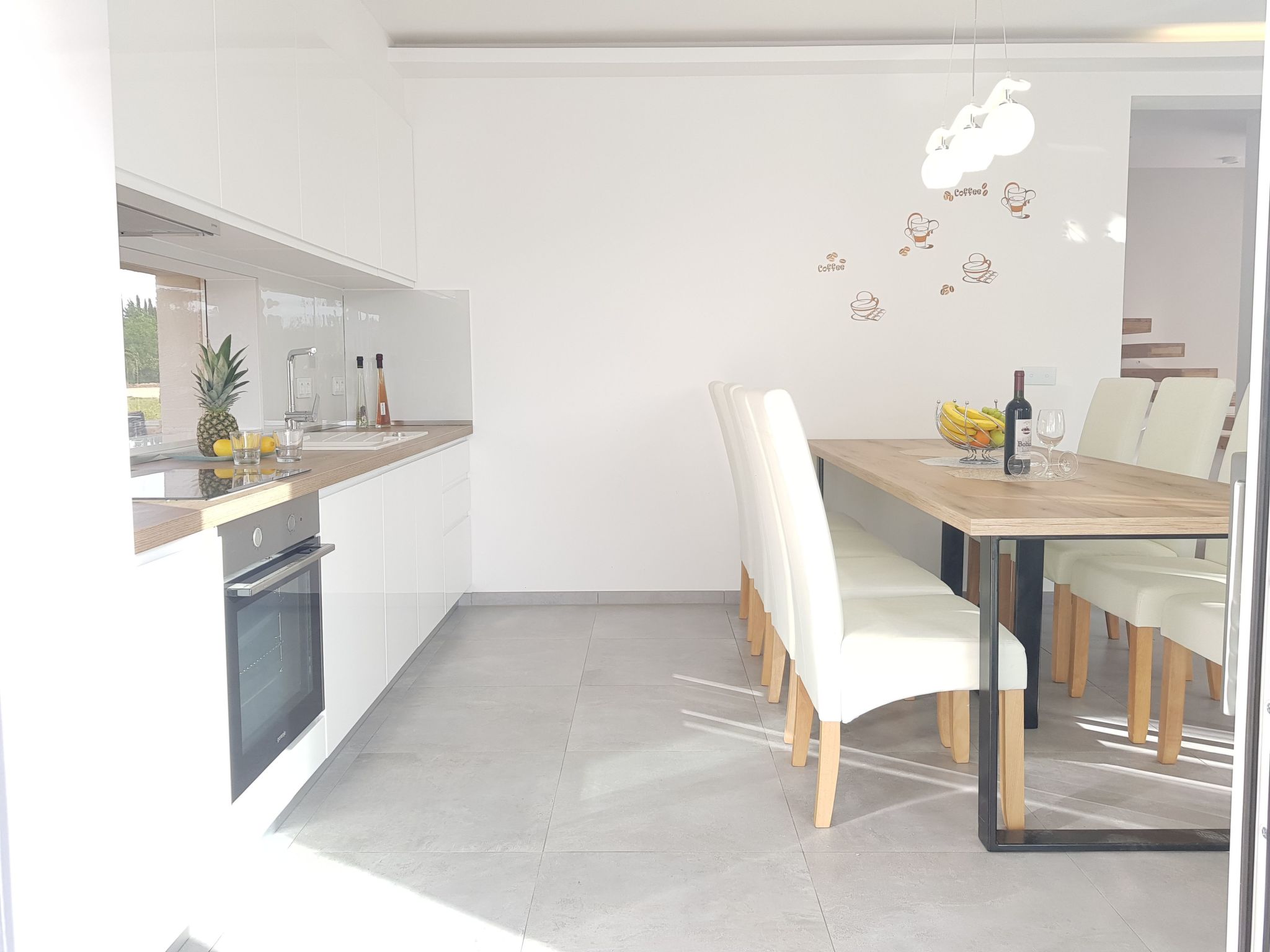 Mit privatem Pool in Ruhiger lage.-Drinnen