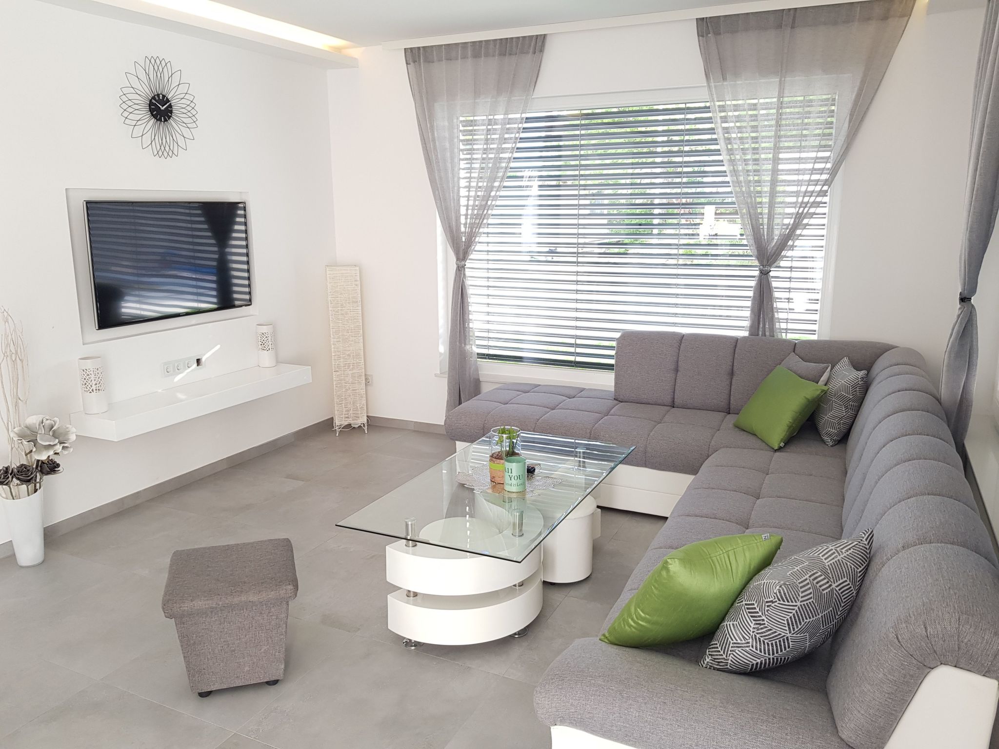 Mit privatem Pool in Ruhiger lage.-Drinnen