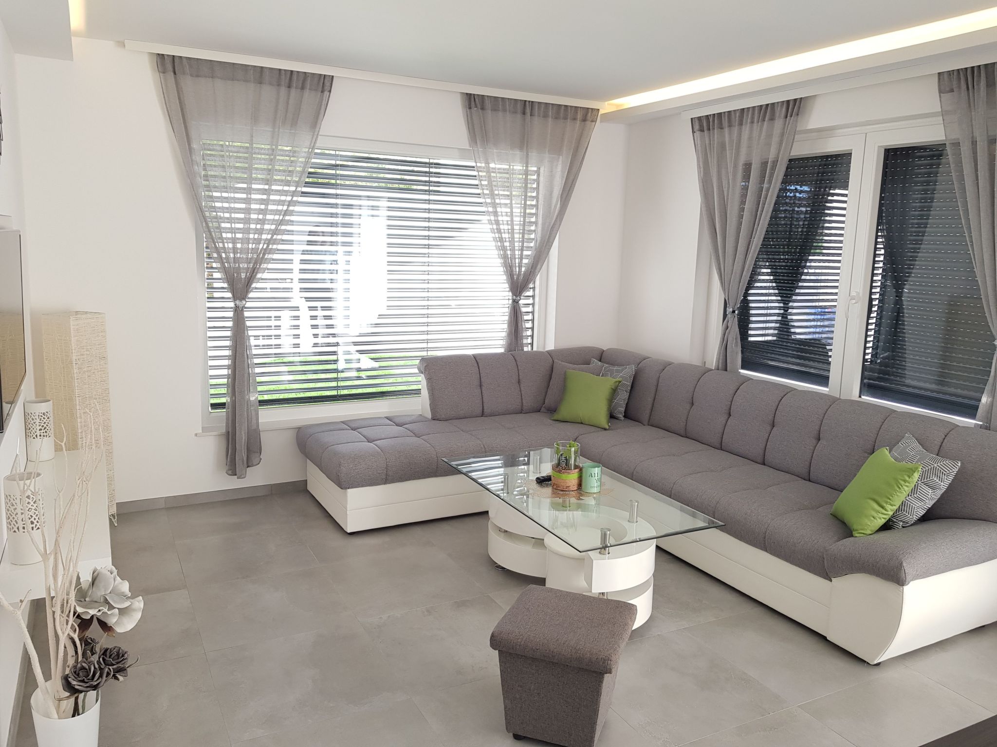 Mit privatem Pool in Ruhiger lage.-Drinnen